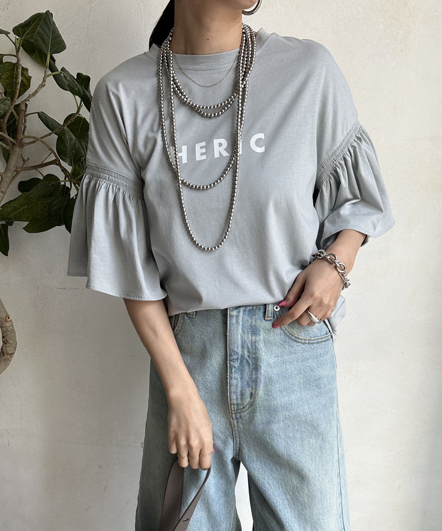 DOUDOU(ドゥドゥ) 【WEB限定】袖シャーリングロゴTEE