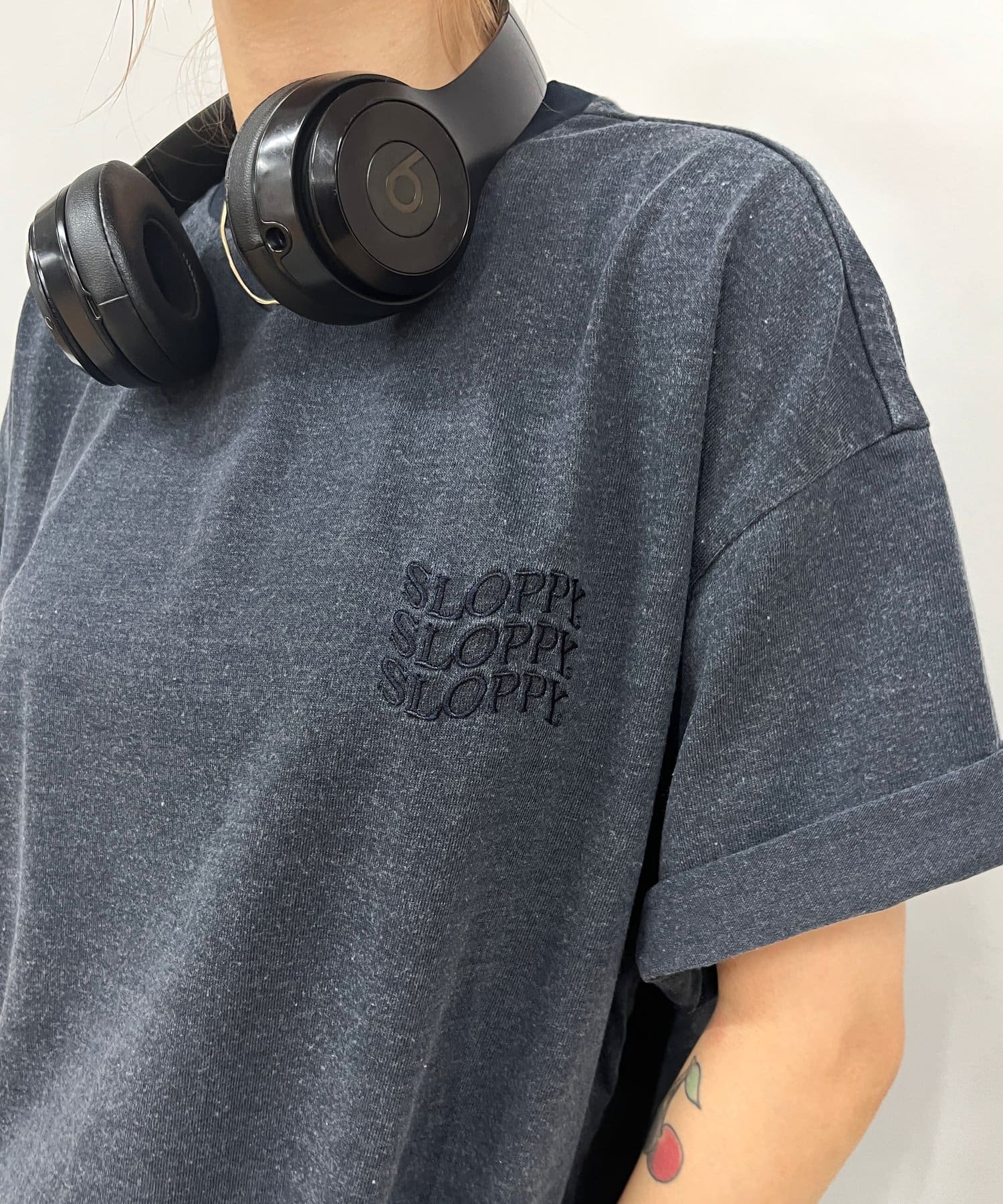 WHO'S WHO gallery】【SLOPPY/スロッピー】ロゴ刺繍TEE | OUTLET