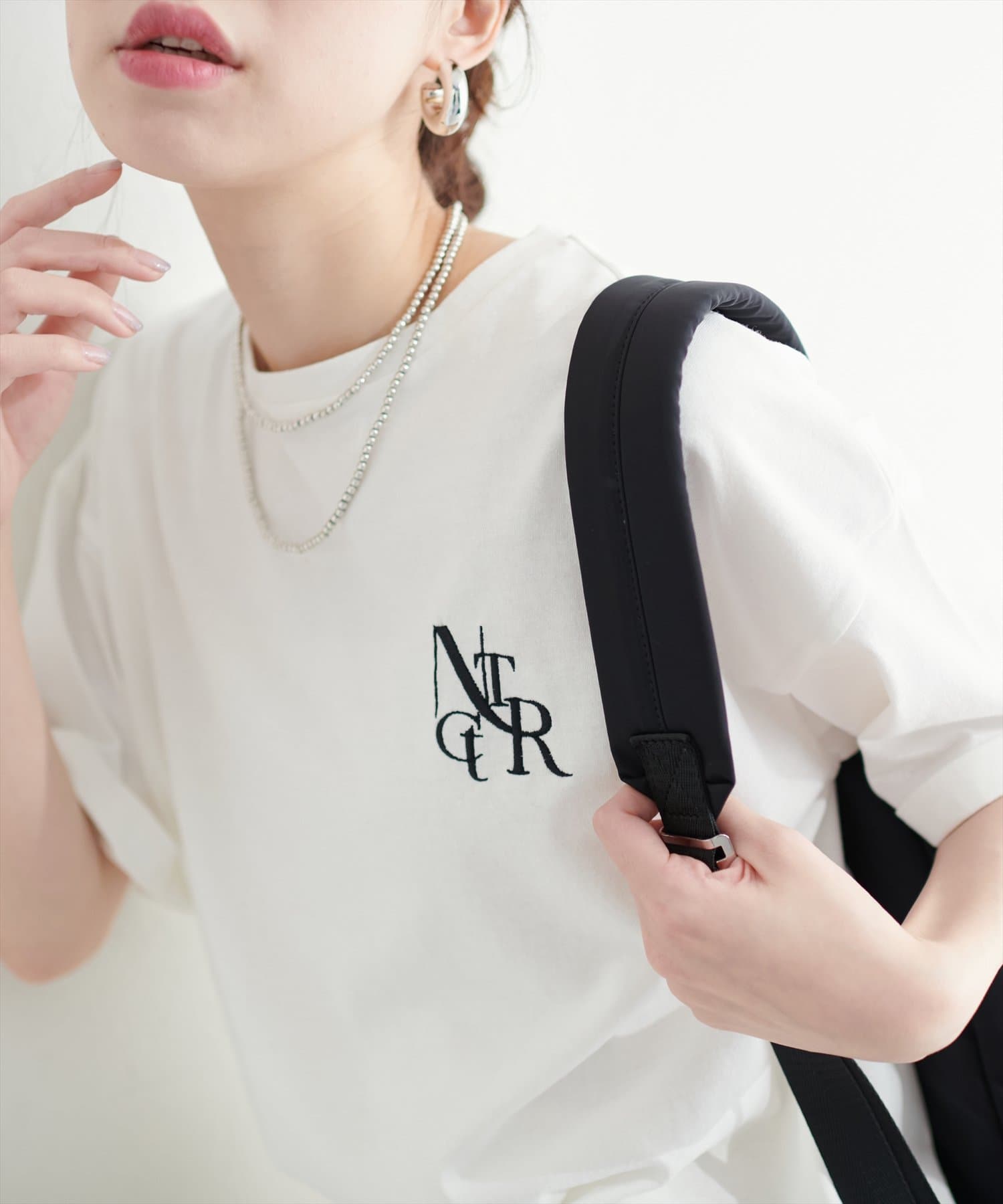 natural couture(ナチュラルクチュール) 袖口ロールUPロゴ刺繍T