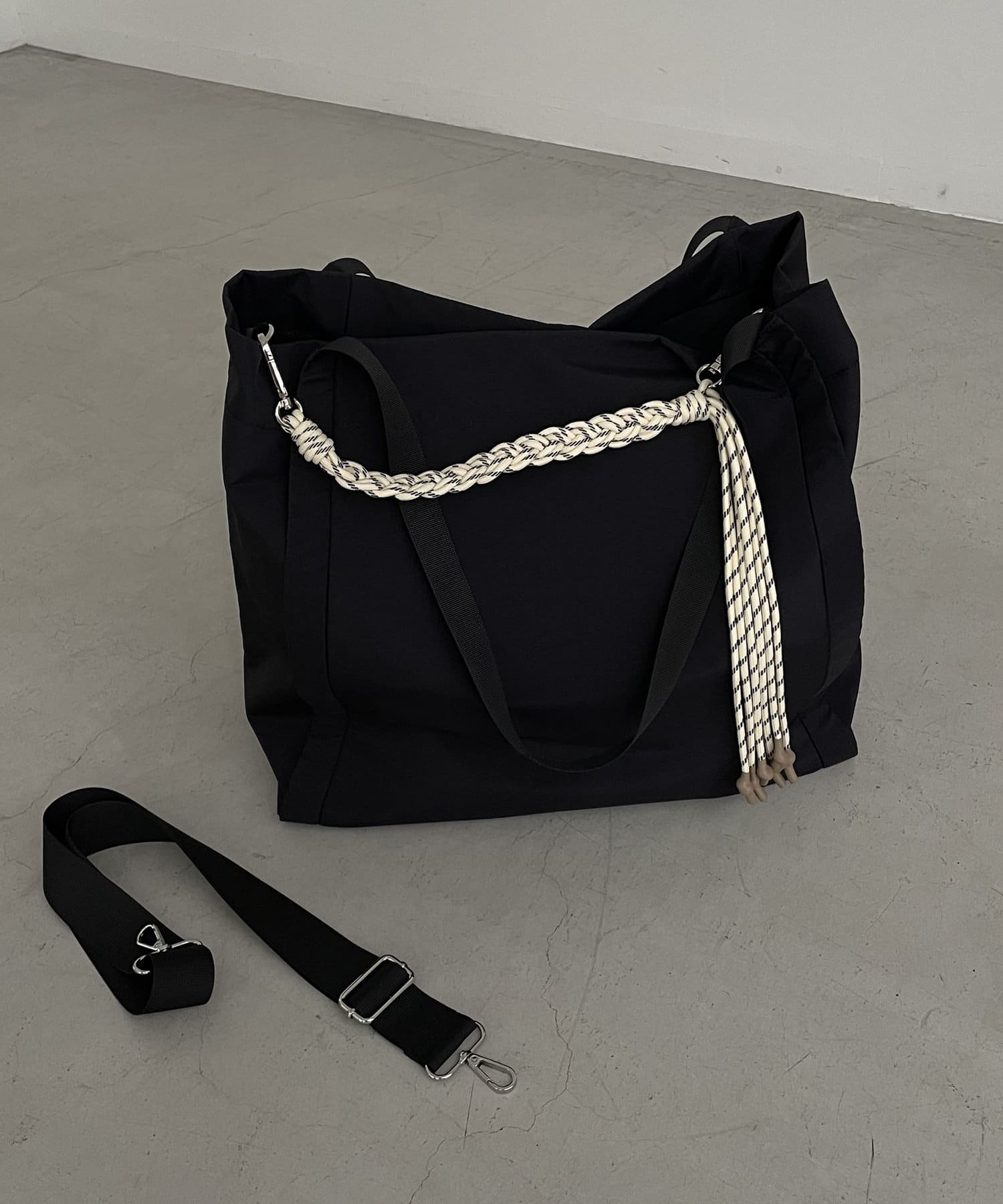 CAPRICIEUX LE'MAGE(カプリシュレマージュ) コード編ハンドルナイロンバッグ