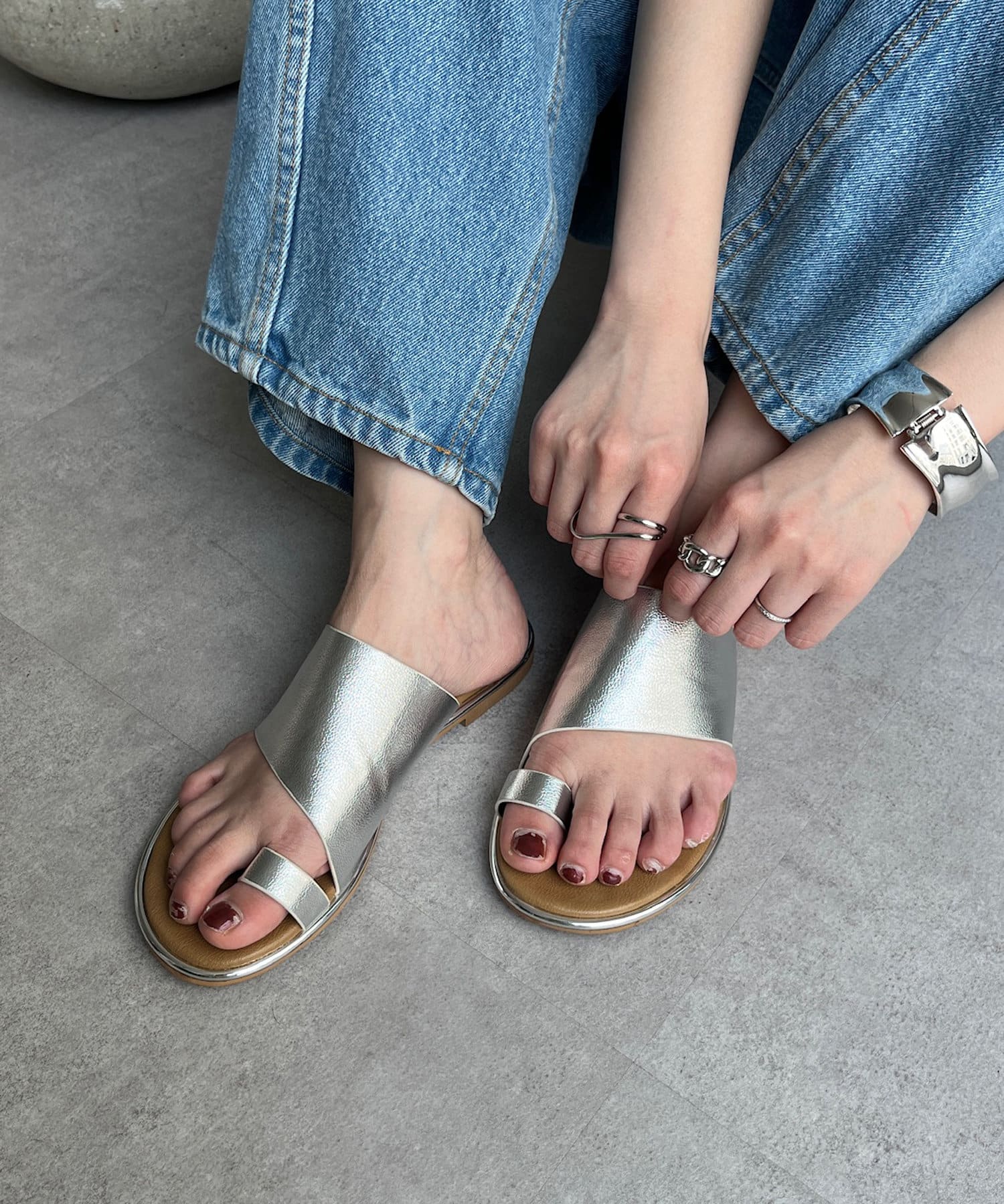 DOUDOU(ドゥドゥ) 【WEB限定】ゴールドピーストングサンダル