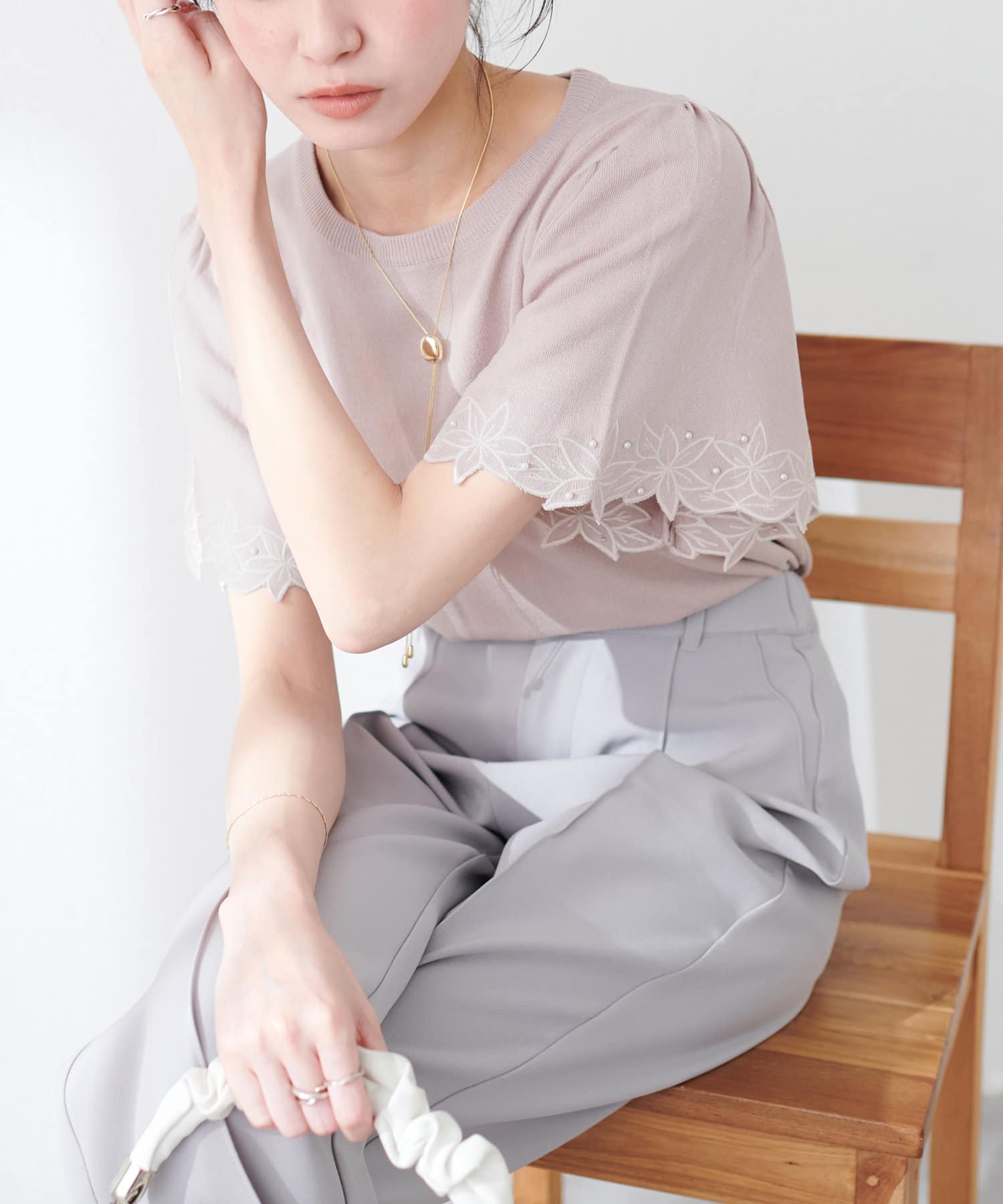 natural couture(ナチュラルクチュール) フラワー刺繍×パールフレア袖ニット