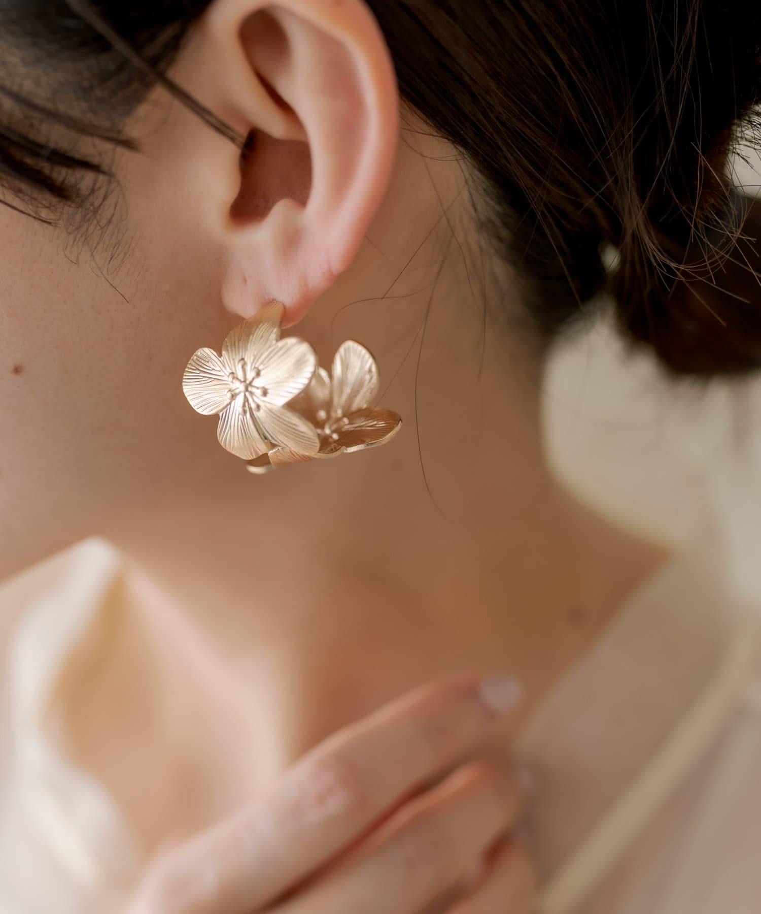ear PAPILLONNER(イア パピヨネ) 《ステンレスポスト》お花/フラワーフープピアス
