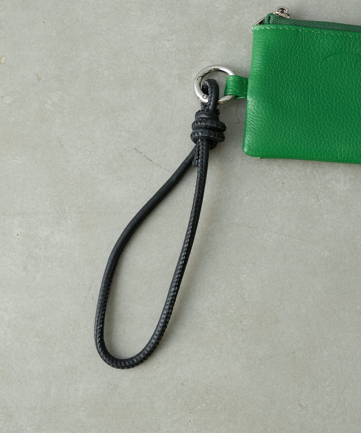 BIRTHDAY BAR(バースデイバー) ストラップ付き　本革マルチケース