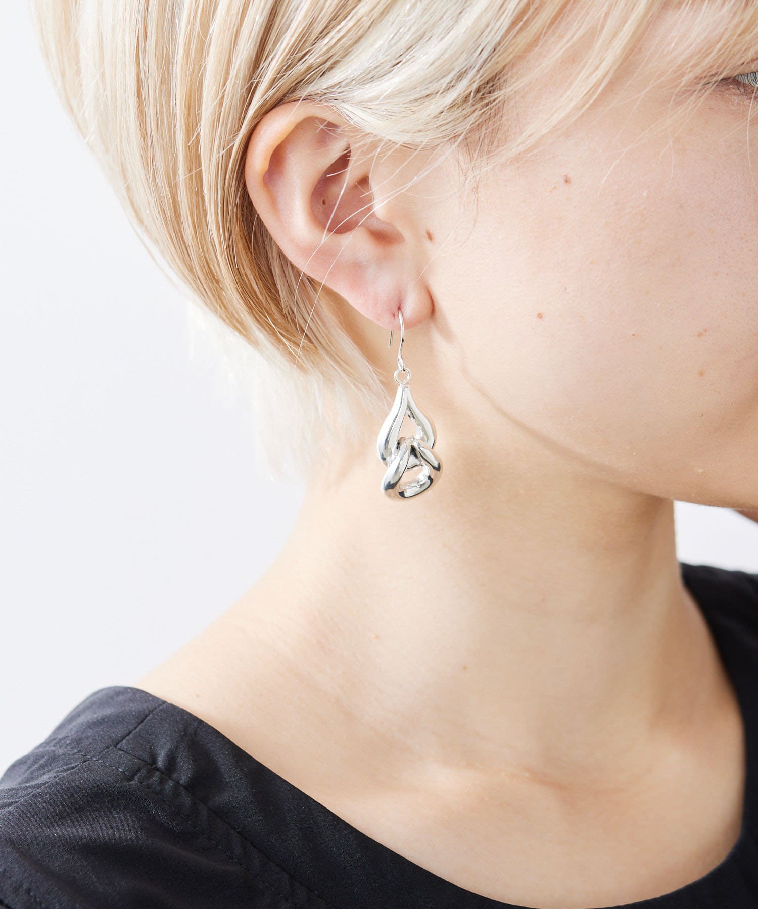 ear PAPILLONNER(イア パピヨネ) 《スターリングシルバー使用》ストリングピアス