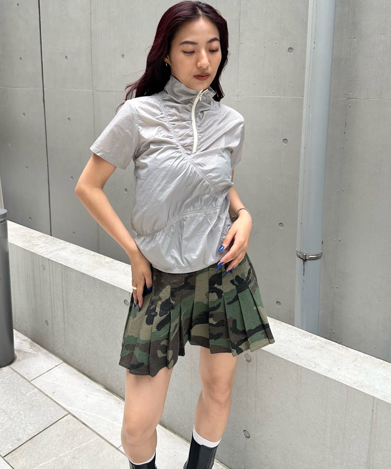 WHO'S WHO gallery】カラーステッチハーフジップ[品番