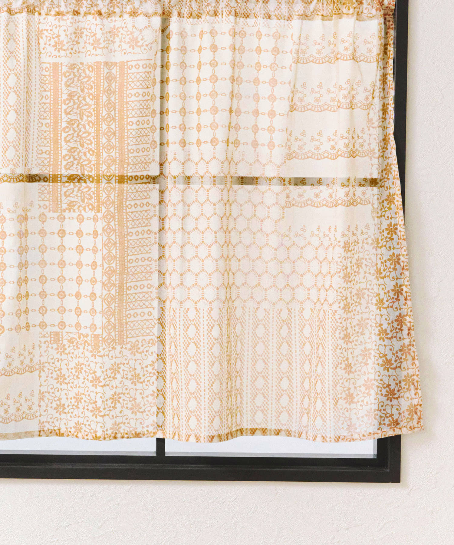 サマーセール　チューリップ柄.メッシュ布地のカフェカーテン サマーセールチューリップ柄.メッシュ布地のカフェカーテン