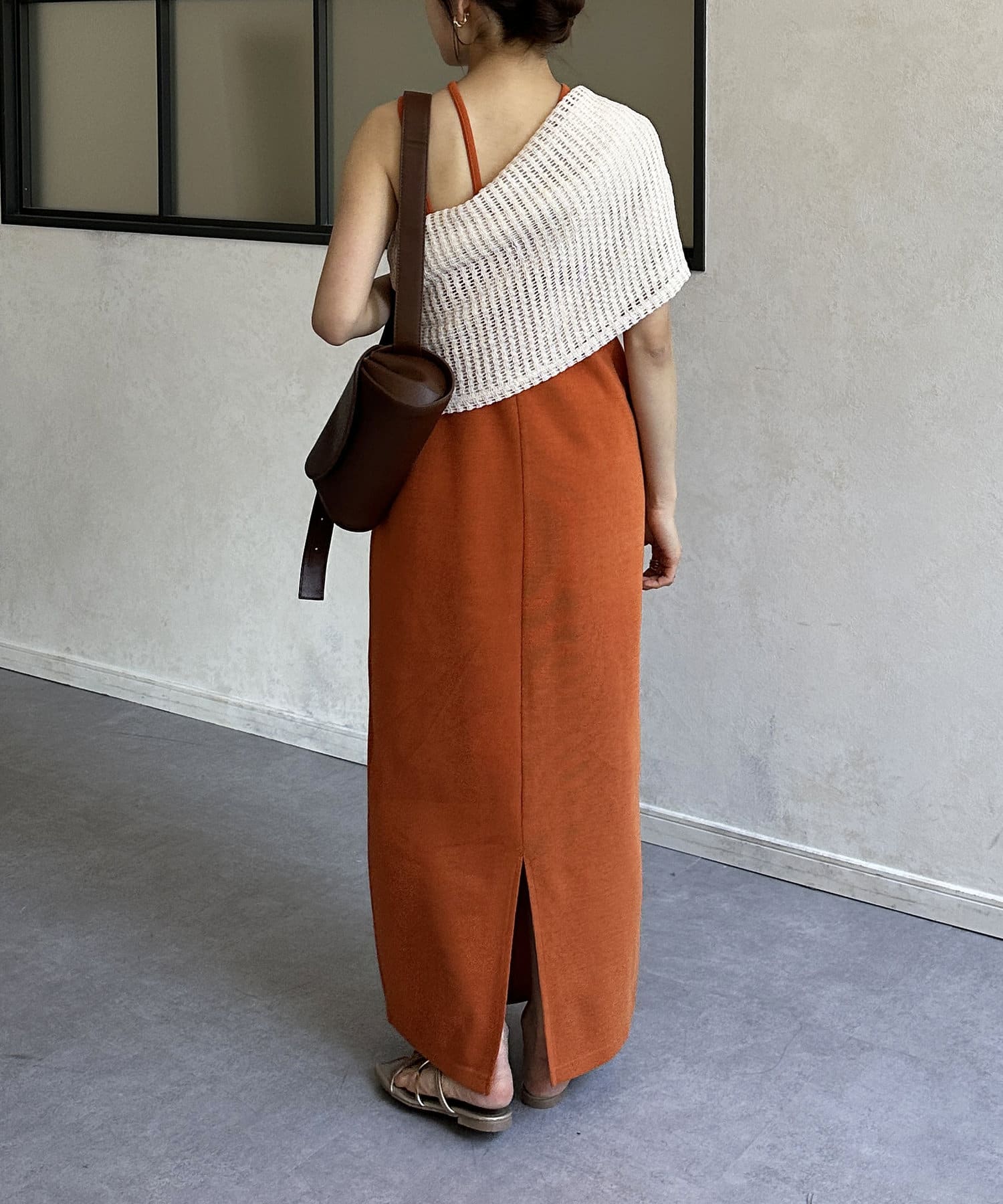 ホルターネックカップ付きナローキャミワンピース | Thevon