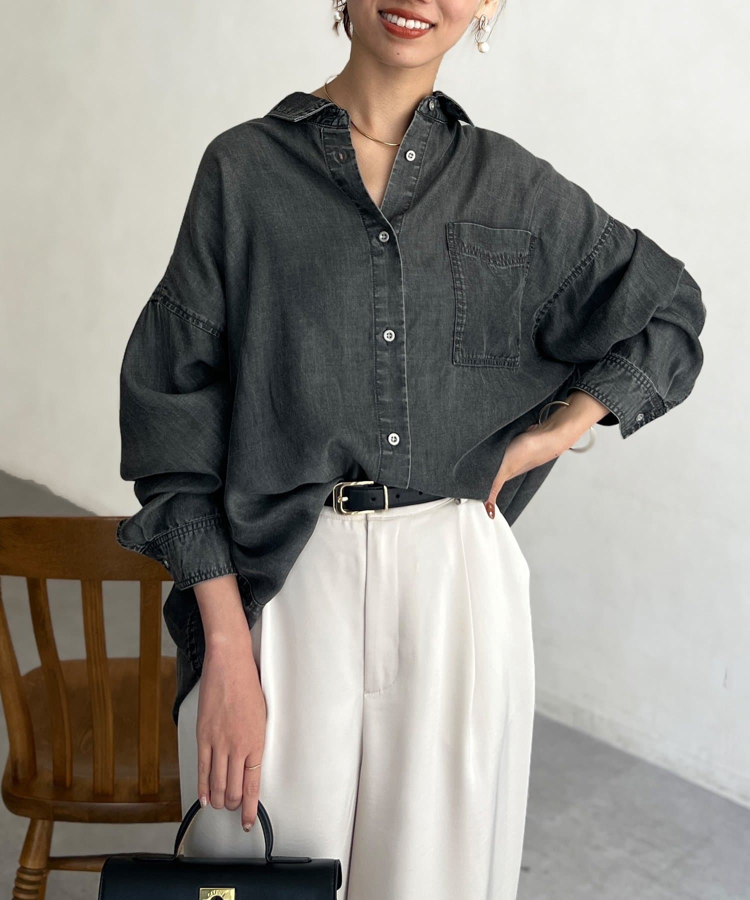 Chez toi(シェトワ) 【軽くて柔らかい】【シーズンレス】BACKギャザーパウダー加工デニムシャツ