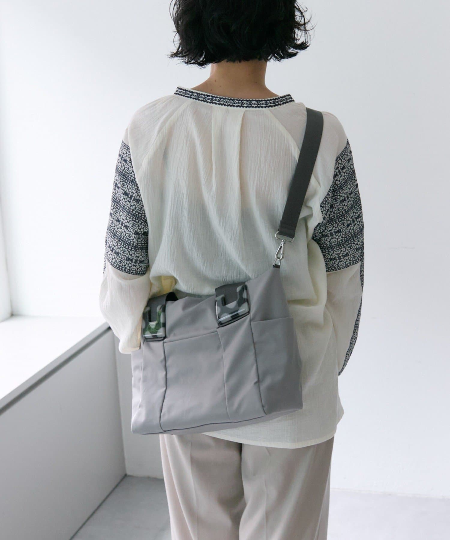 ear PAPILLONNER(イア パピヨネ) 《ポケット8個/ひざ上サイズ/ショルダー付き》樹脂パーツトートバッグSサイズ　