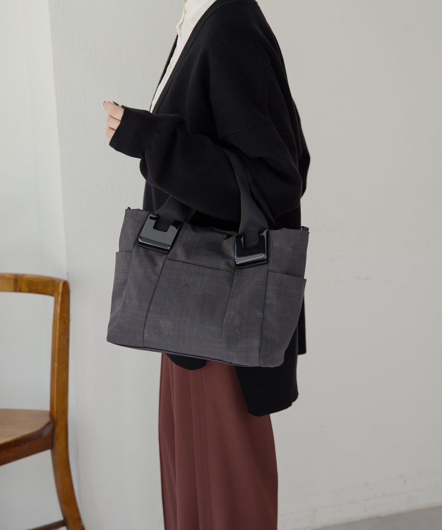 ear PAPILLONNER(イア パピヨネ) 《ポケット8個/ひざ上サイズ/ショルダー付き》樹脂パーツトートバッグSサイズ　