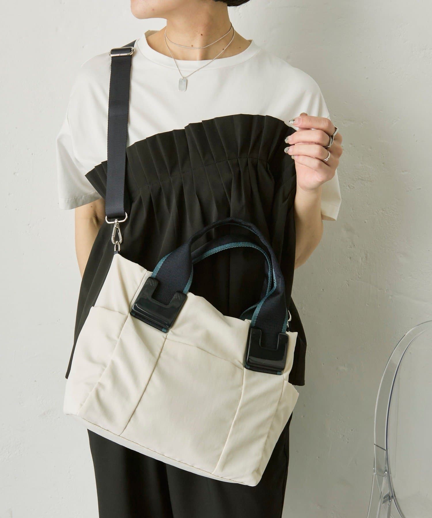 ear PAPILLONNER(イア パピヨネ) 《ポケット8個/ひざ上サイズ/ショルダー付き》樹脂パーツトートバッグSサイズ　