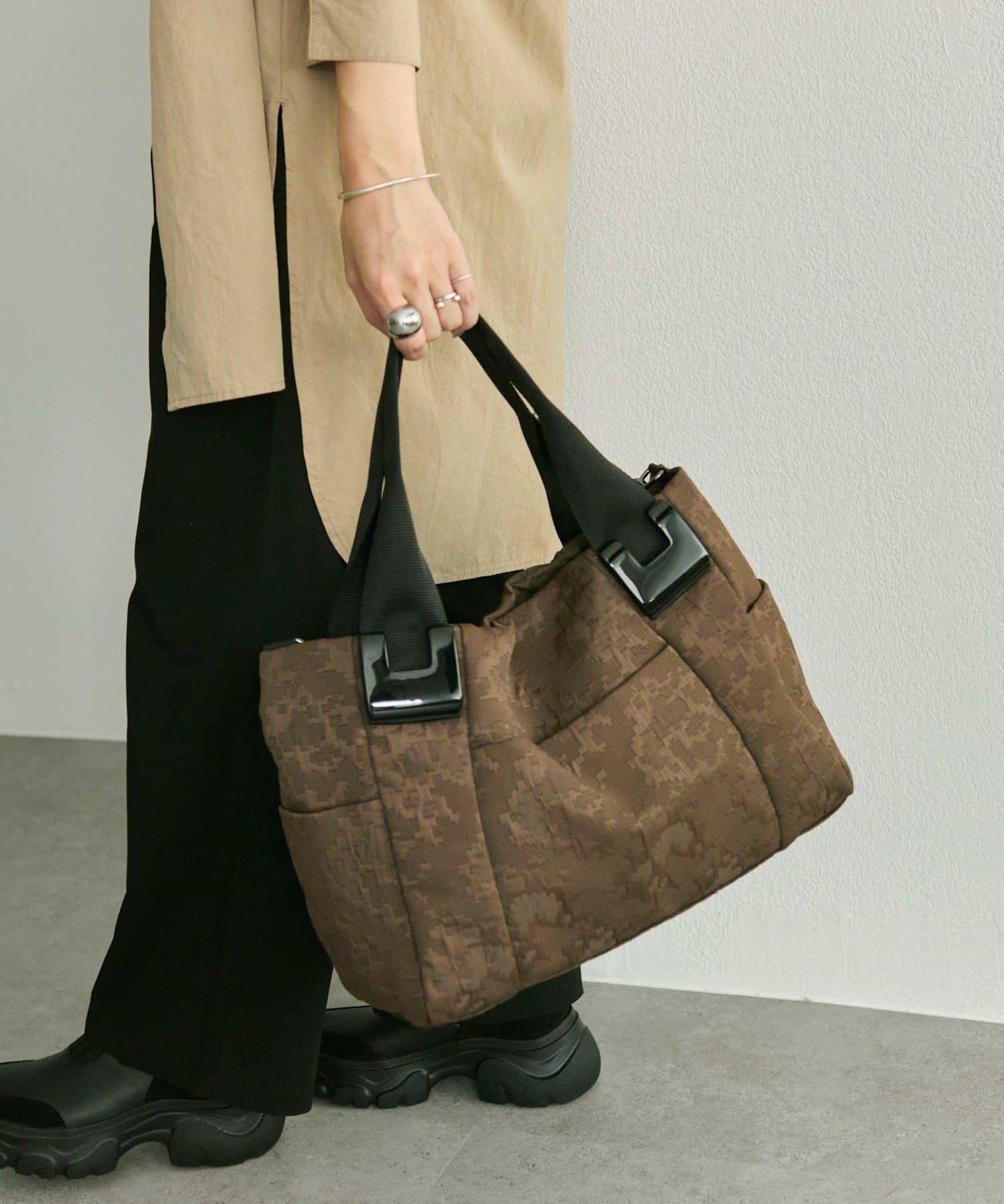 ear PAPILLONNER(イア パピヨネ) 《累計販売5万個突破！/WEB限定カラーあり》 ショルダー付き樹脂パーツトートバッグMサイズ