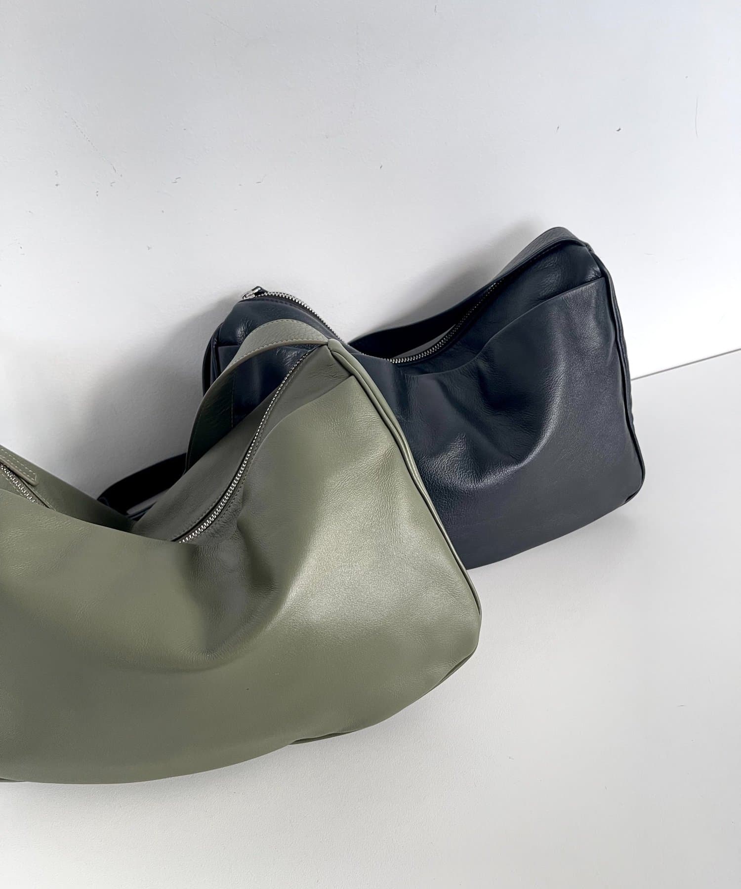 極美品 人気 イアパピヨネ スワローマチショルダーバッグ ブラック 黒 レザー ear PAPILLONNER ショルダーバッグ バッグ 「本革/470g」スワロ