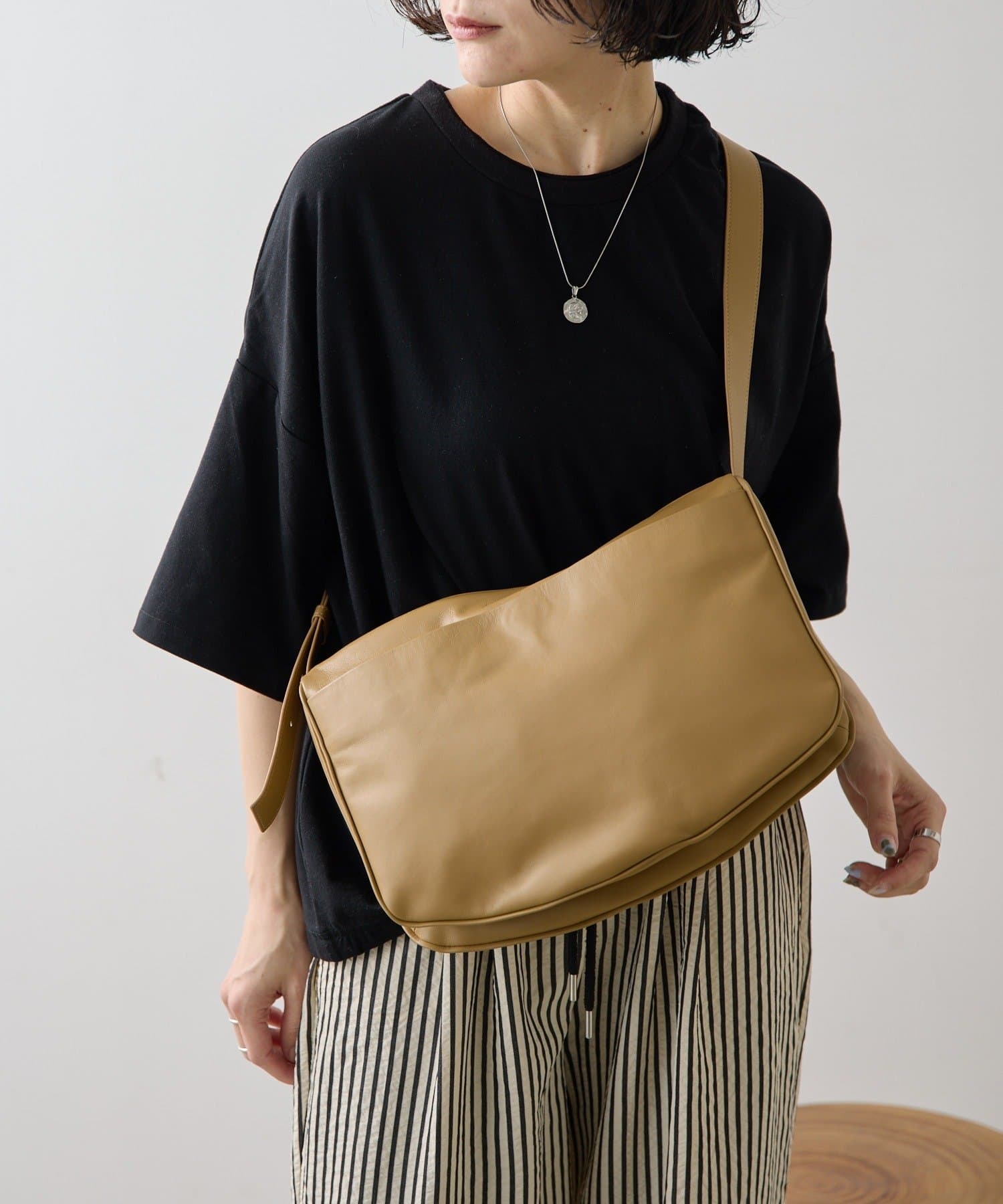 ear PAPILLONNER(イア パピヨネ) スワローマチショルダーバッグ《本革/軽量》