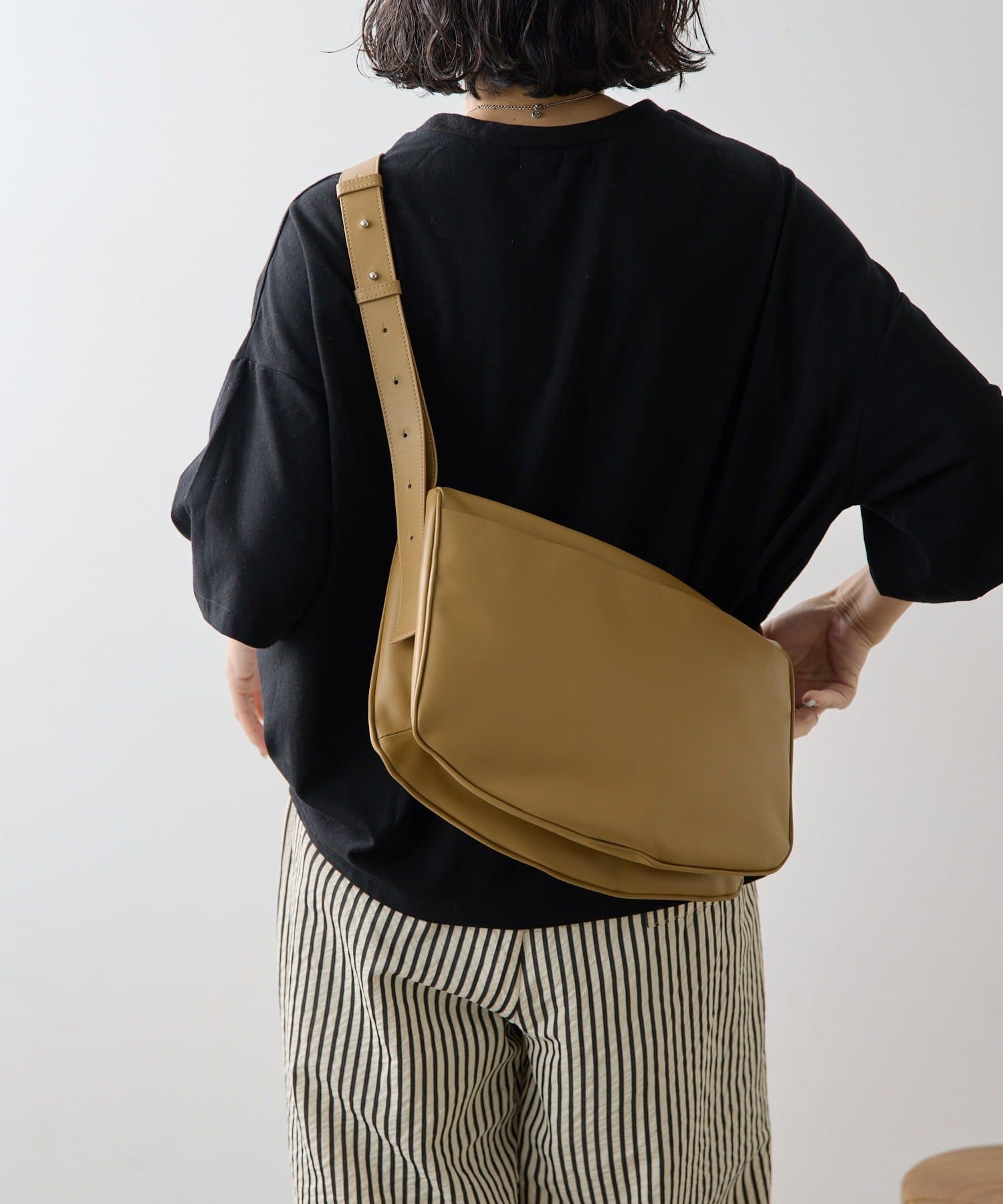 ear PAPILLONNER(イア パピヨネ) スワローマチショルダーバッグ《本革/軽量》