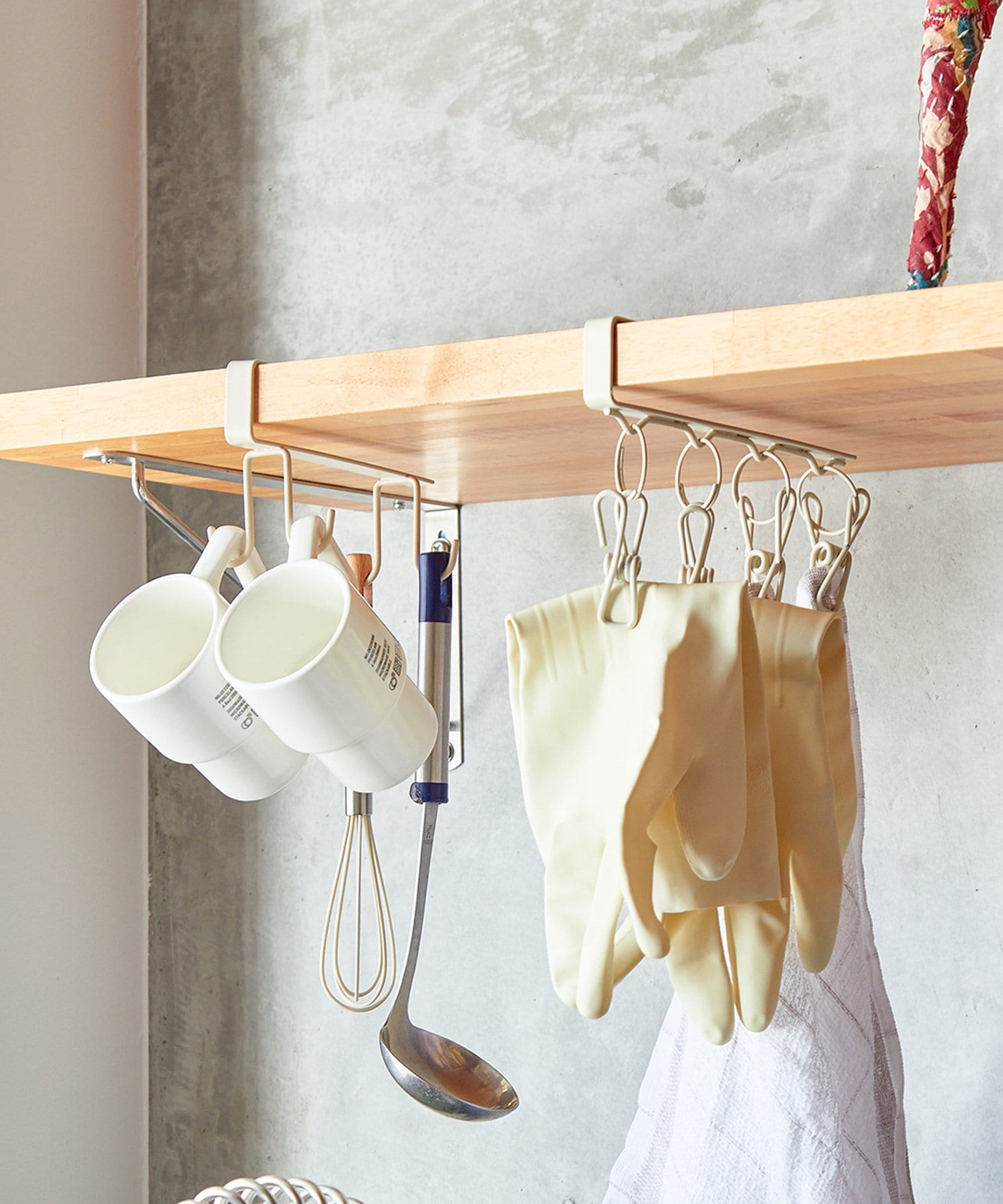 3COINS(スリーコインズ) 吊り戸棚下収納フック／KITINTO