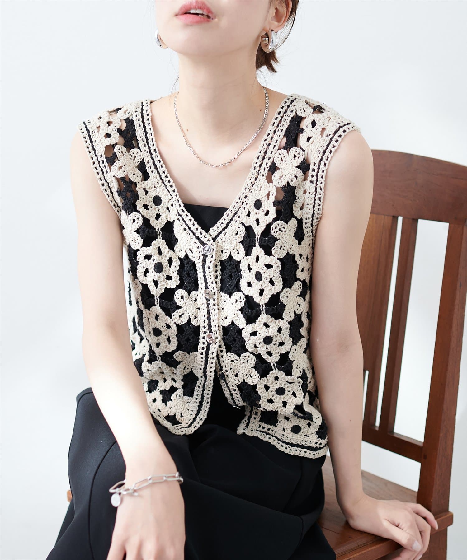 古着 ビンテージ 80s ニット ベスト 鍵編み ザックリ ナチュラル 美品 レディース 古着 80s Dobrila カラフル 花 フラワー 総柄