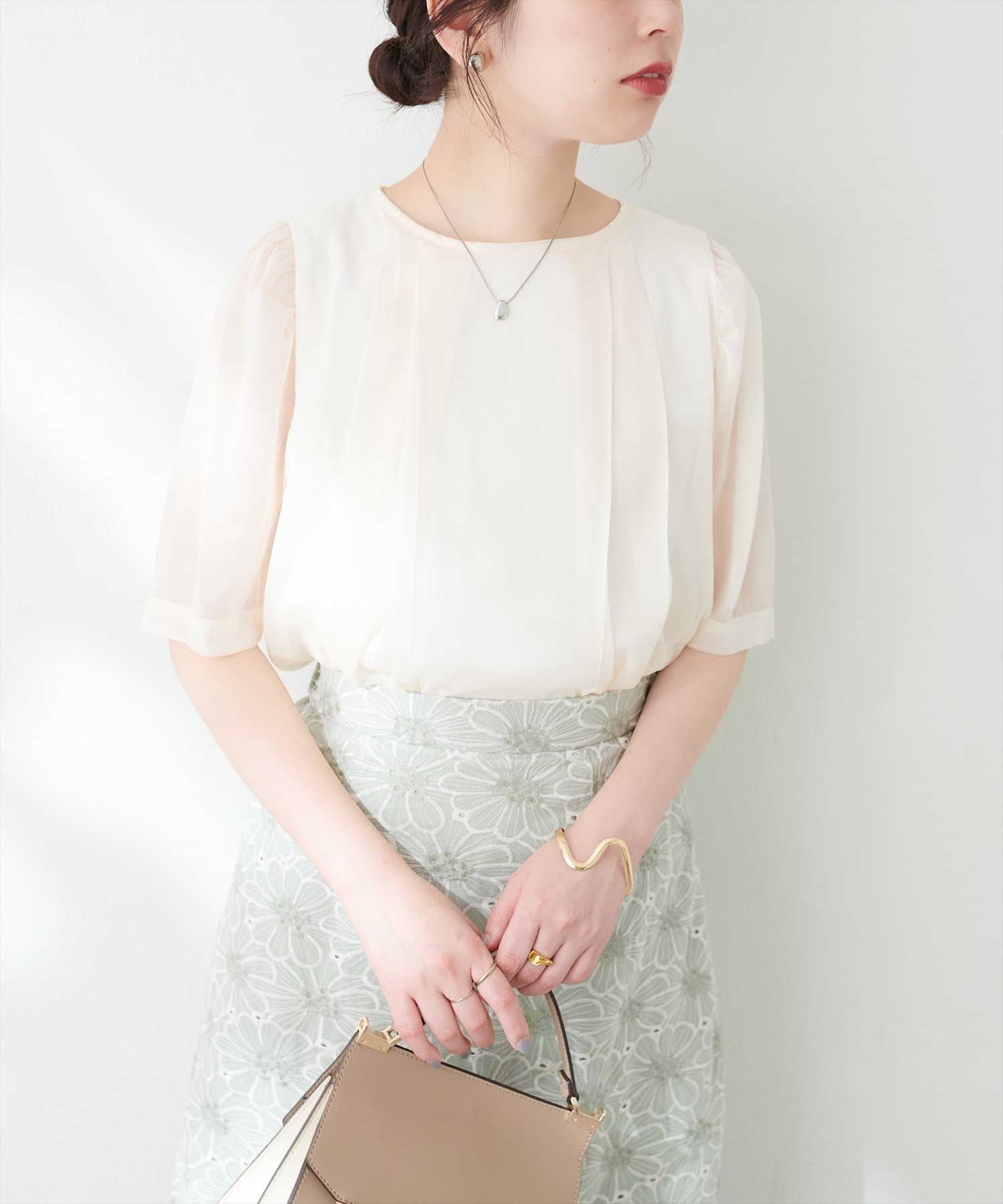 WEB限定】ほんのりラメシアータックプリーツブラウス | natural