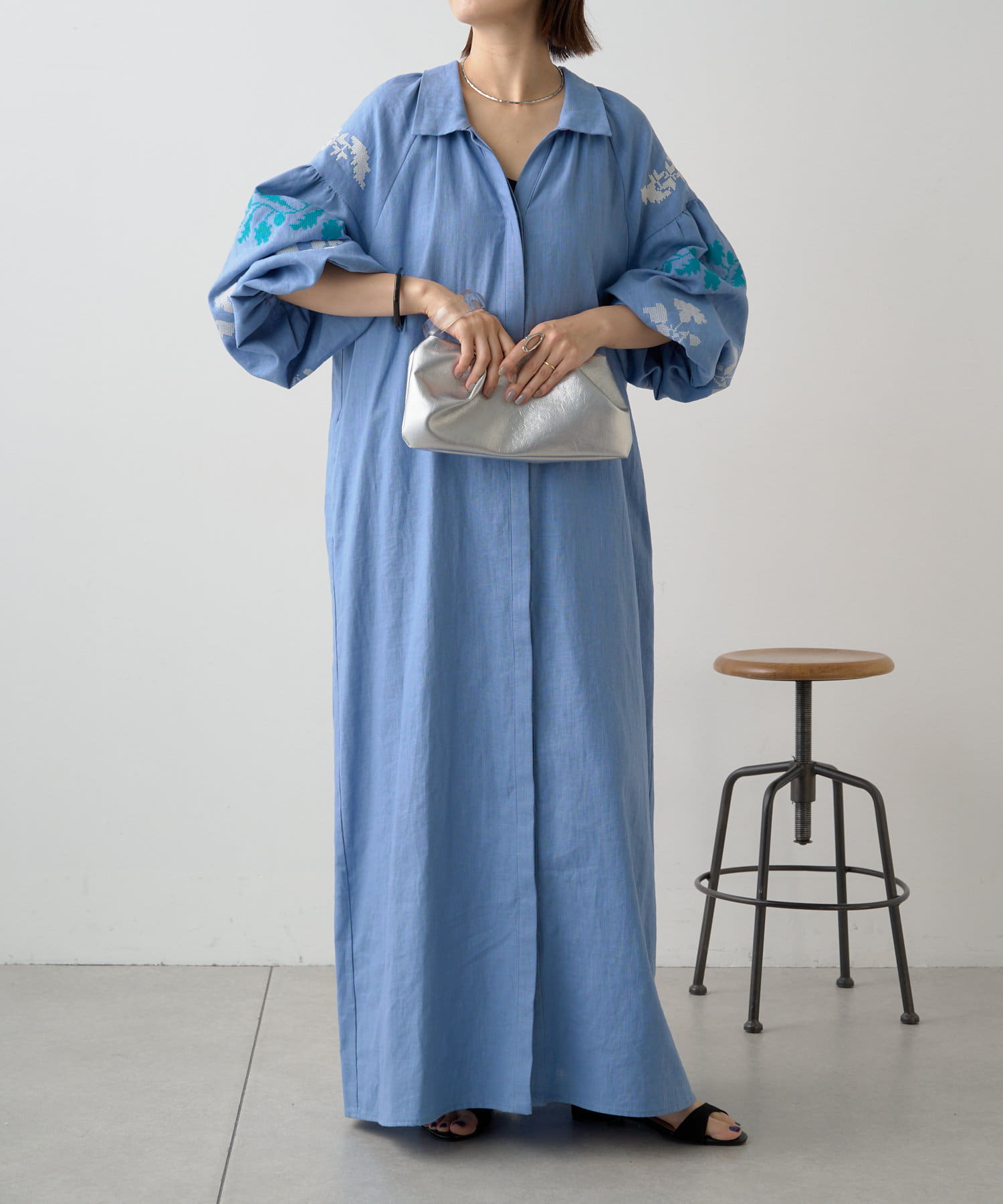 【美品】清涼感URBAN RESEARCH 配色刺繍2WAYガウンワンピース綿 110010774246900050001?$VS_1500$