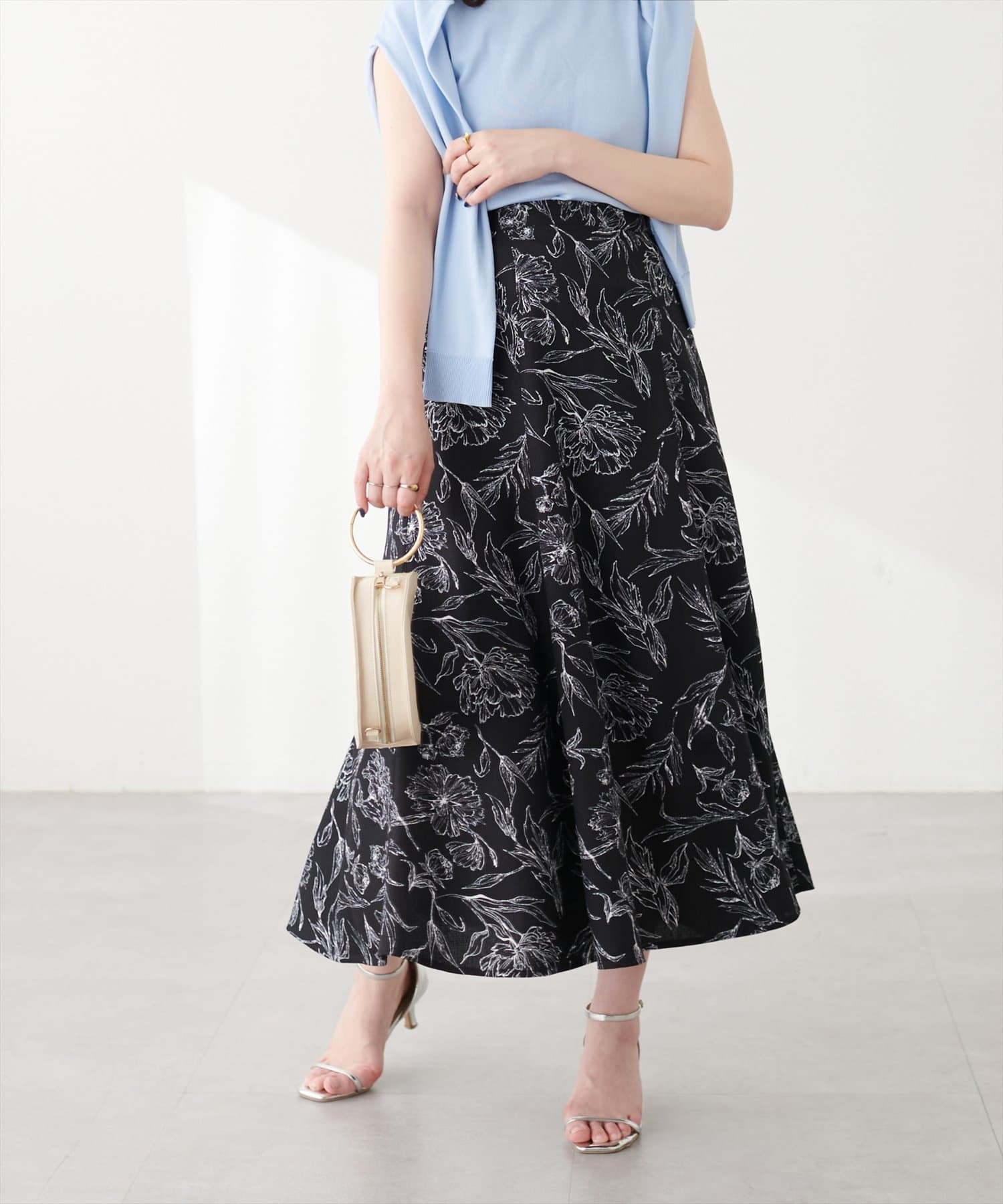 natural couture(ナチュラルクチュール) ブッチャー線画花柄フレアスカート