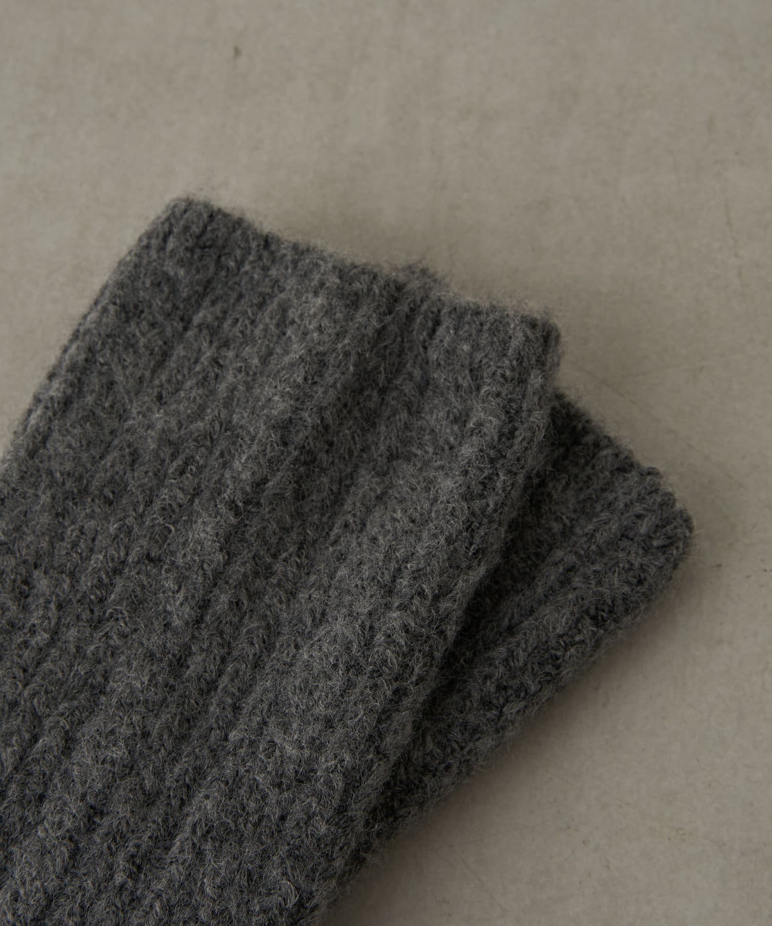 Jena　espace merveilleux(ジェナ　エスパスメルヴェイユ) ケーブルニットアームウォーマー