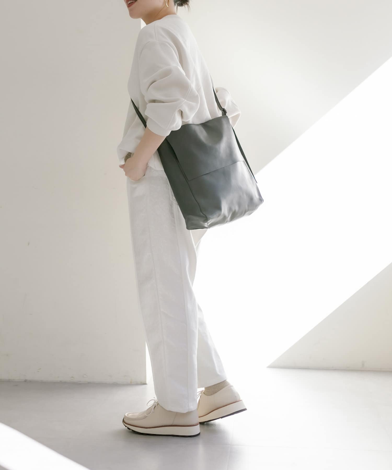 OUTLET(アウトレット) 【ear PAPILLONNER】《牛革》シンプルフラップショルダーバッグ