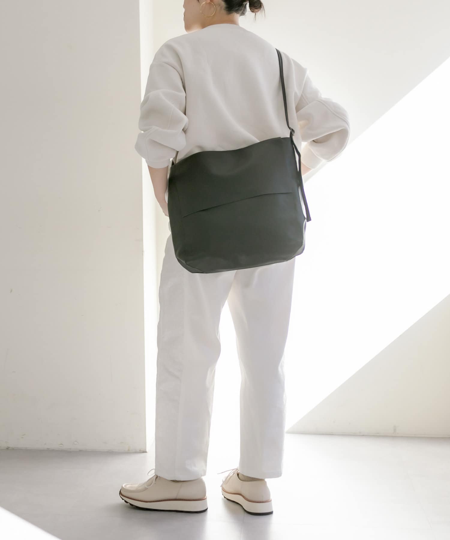 OUTLET(アウトレット) 【ear PAPILLONNER】《牛革》シンプルフラップショルダーバッグ