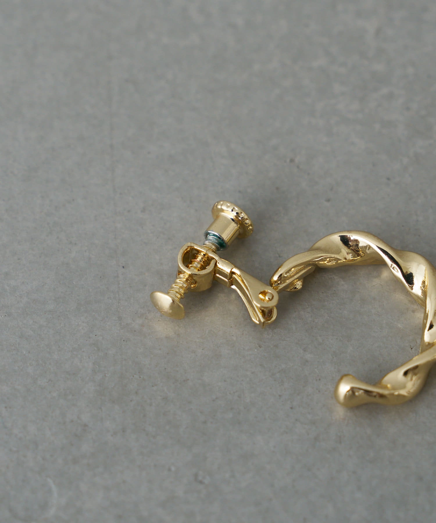 BIRTHDAY BAR(バースデイバー) Gold Twist Earring　ツイストイヤリング