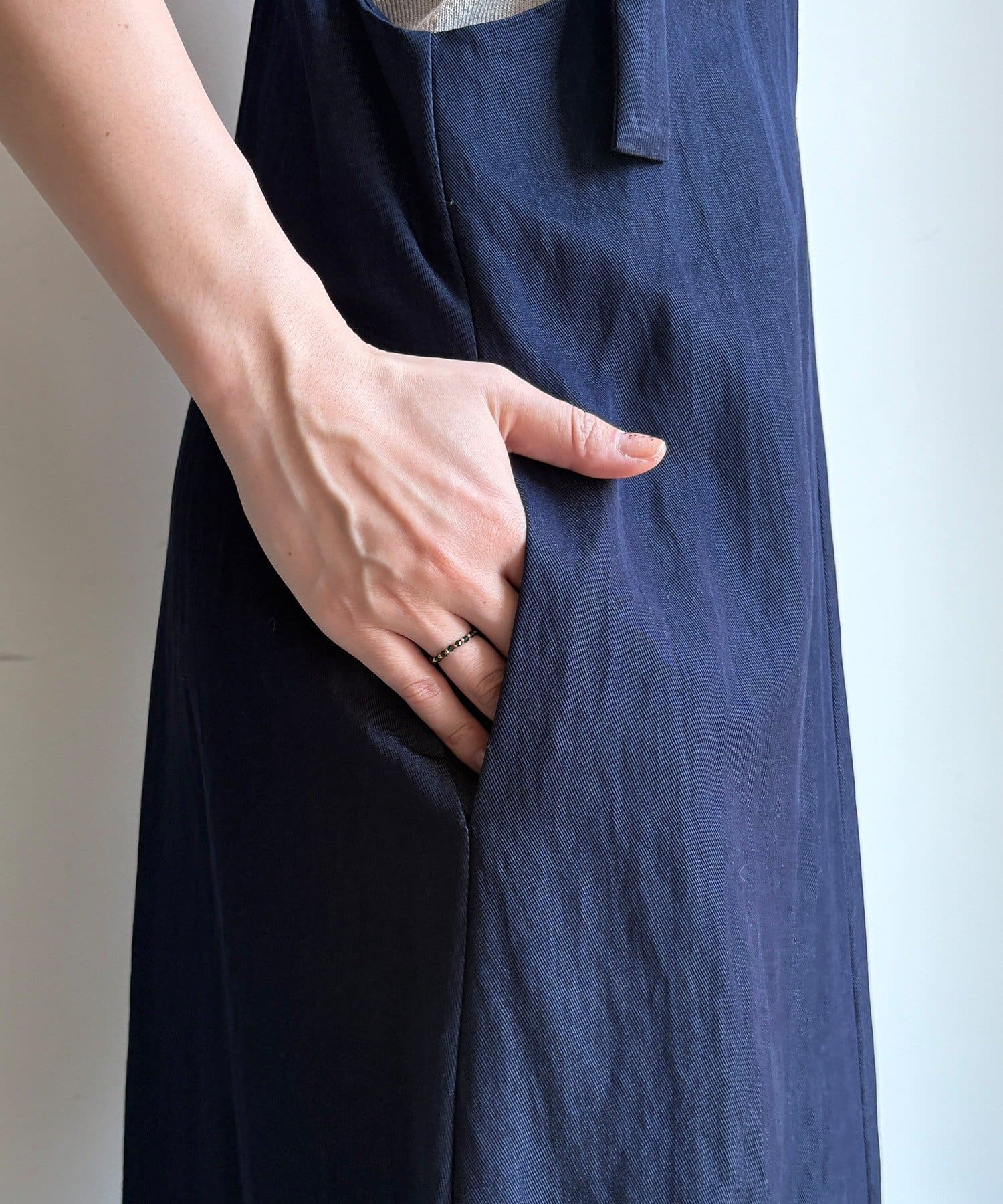 DOUDOU(ドゥドゥ) 【新色追加/前後2WAYで着られる】深Vワンピース