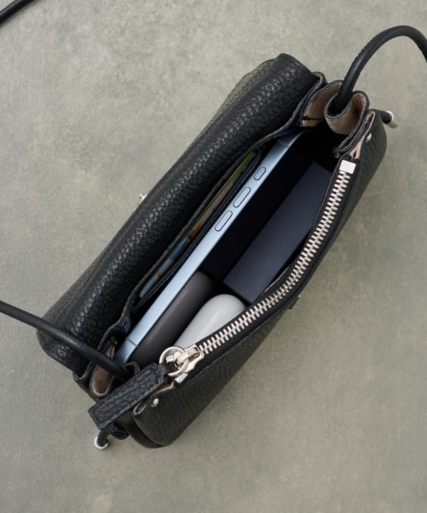 IACUCCI(イアクッチ) アバ ウォレットショルダー CERVO