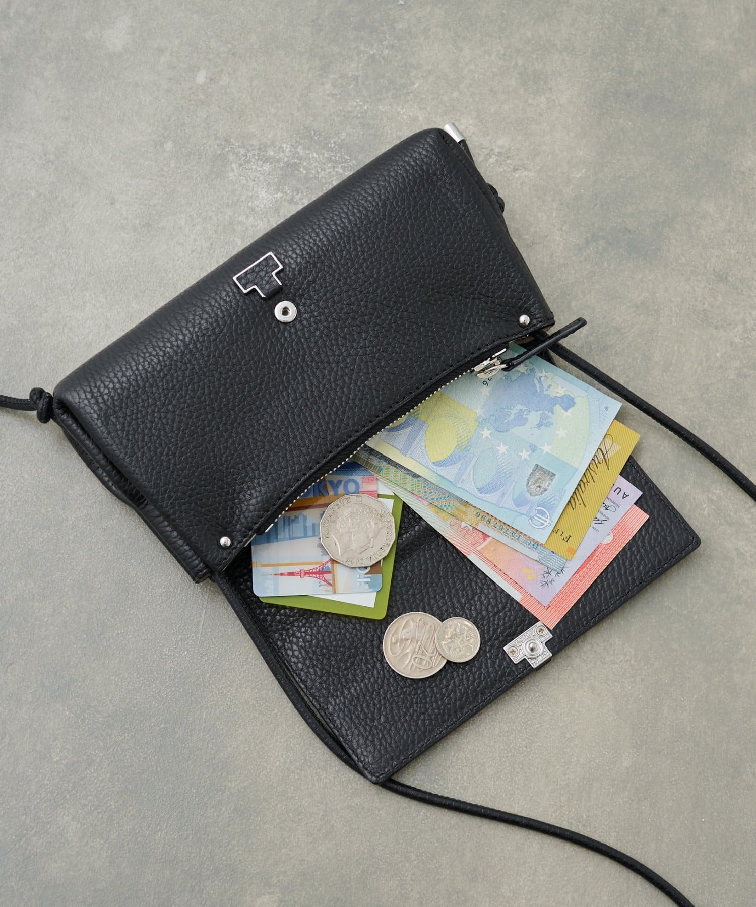 IACUCCI(イアクッチ) アバ ウォレットショルダー CERVO