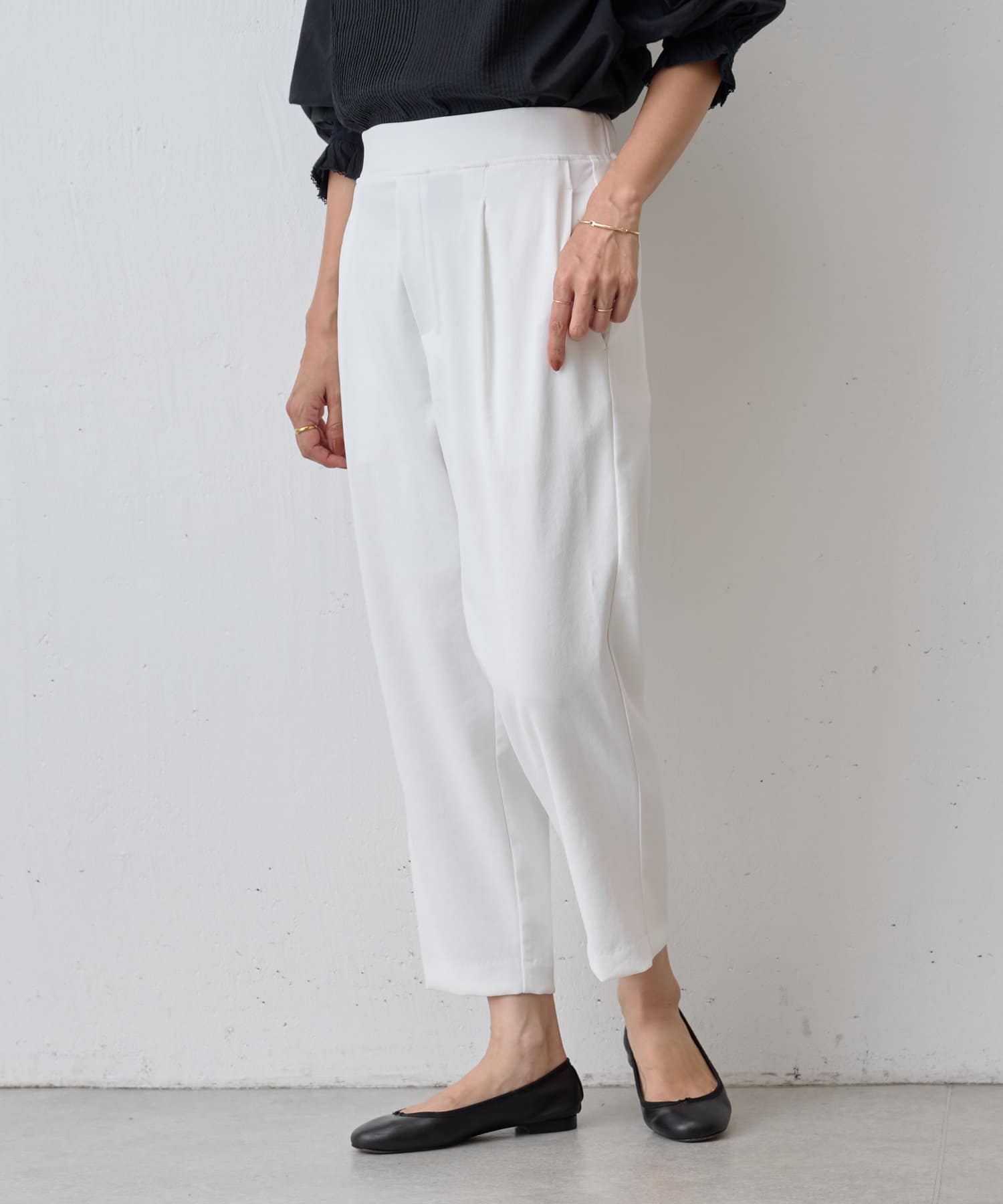 新品❤︎beardsley LIVETART ストレッチストレートパンツ LIVETART》ストレッチストレートパンツ | BEARDSLEY(ビアズリー