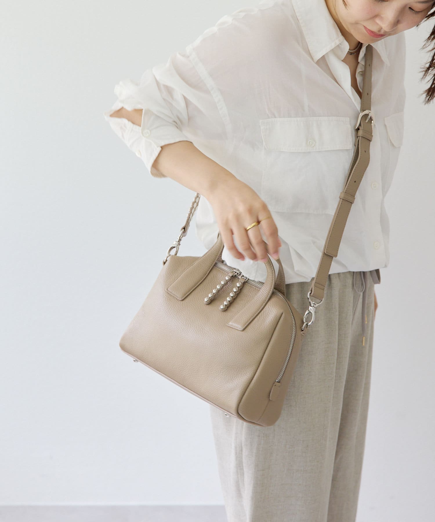 ear PAPILLONNER(イア パピヨネ) スタッズボストンバッグ《本革/500mlボトル収納OK/ショルダー付き》