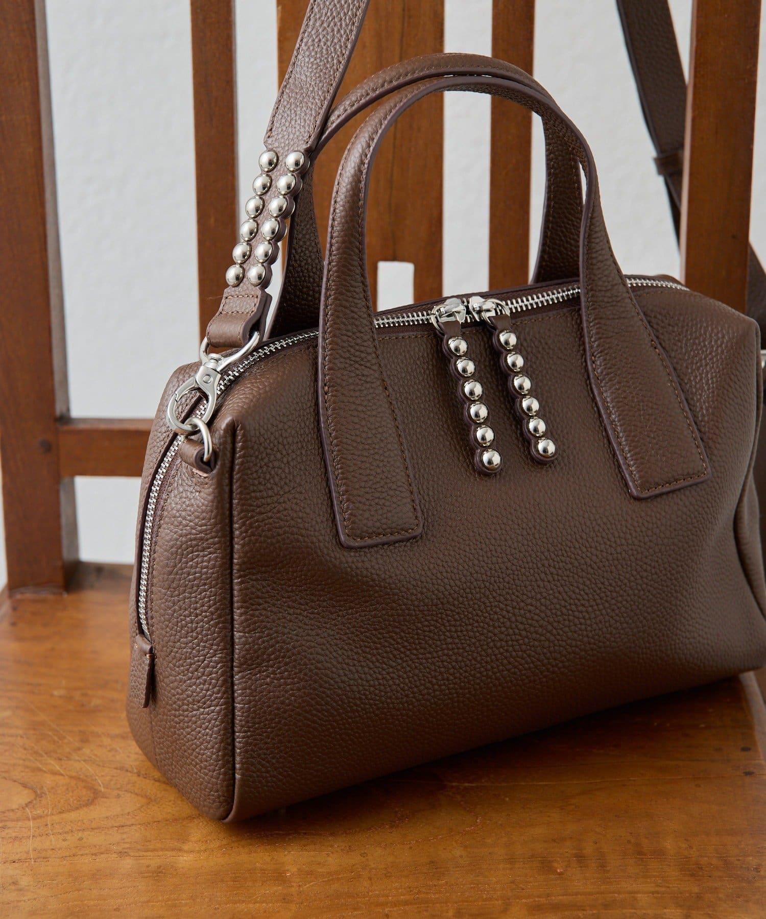 ear PAPILLONNER(イア パピヨネ) スタッズボストンバッグ《本革/500mlボトル収納OK/ショルダー付き》