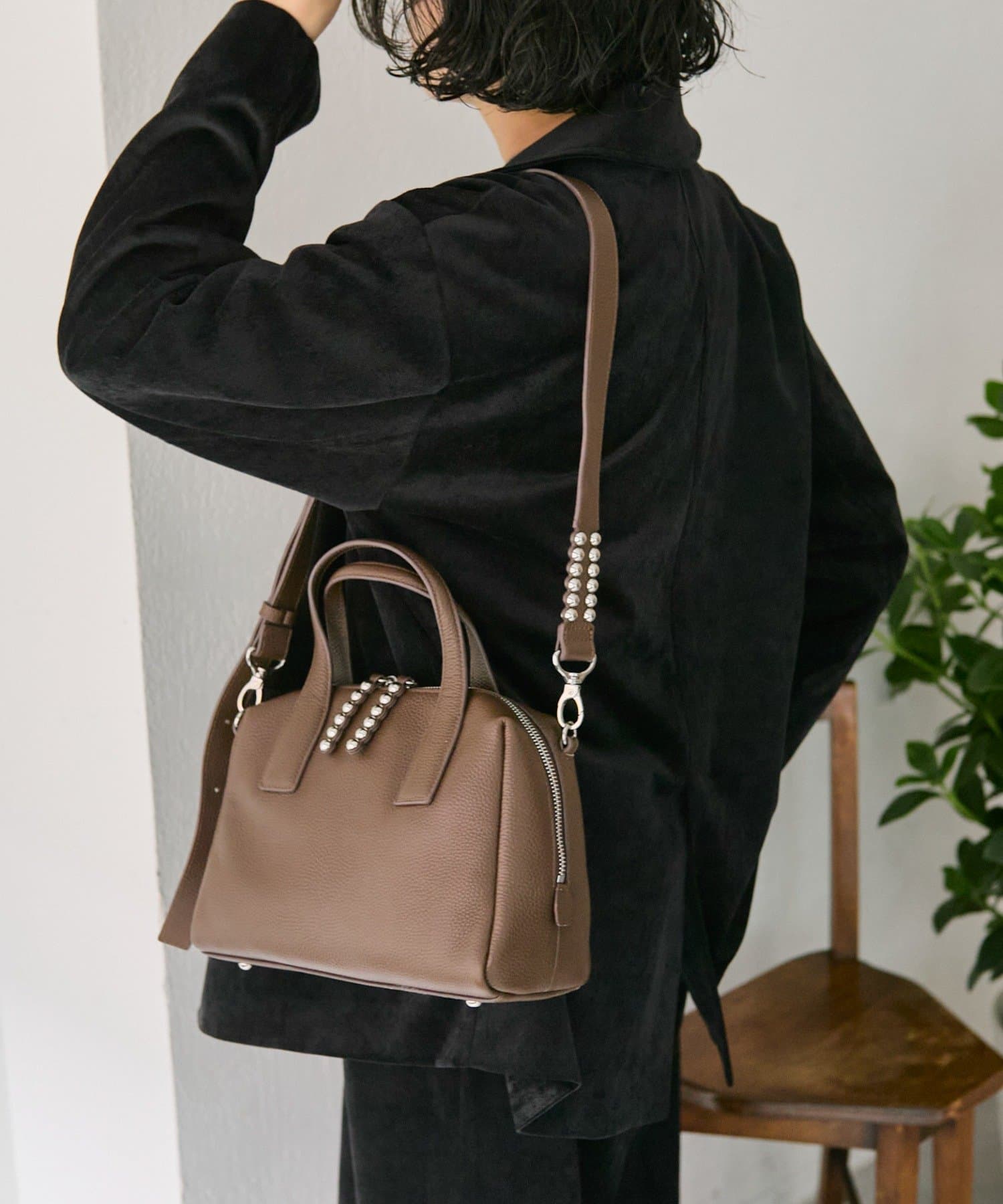 ear PAPILLONNER(イア パピヨネ) スタッズボストンバッグ《本革/500mlボトル収納OK/ショルダー付き》