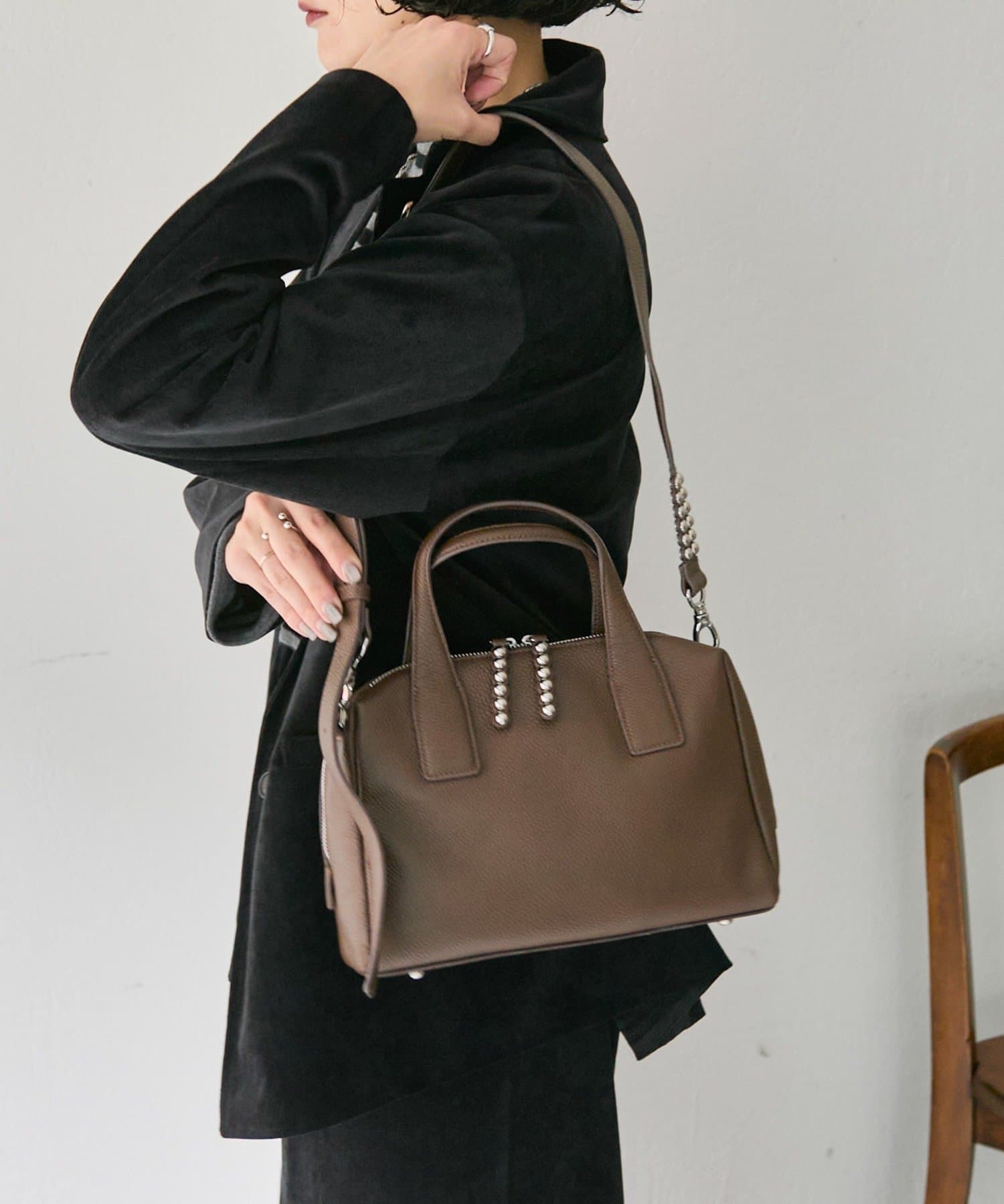 ear PAPILLONNER(イア パピヨネ) スタッズボストンバッグ《本革/500mlボトル収納OK/ショルダー付き》