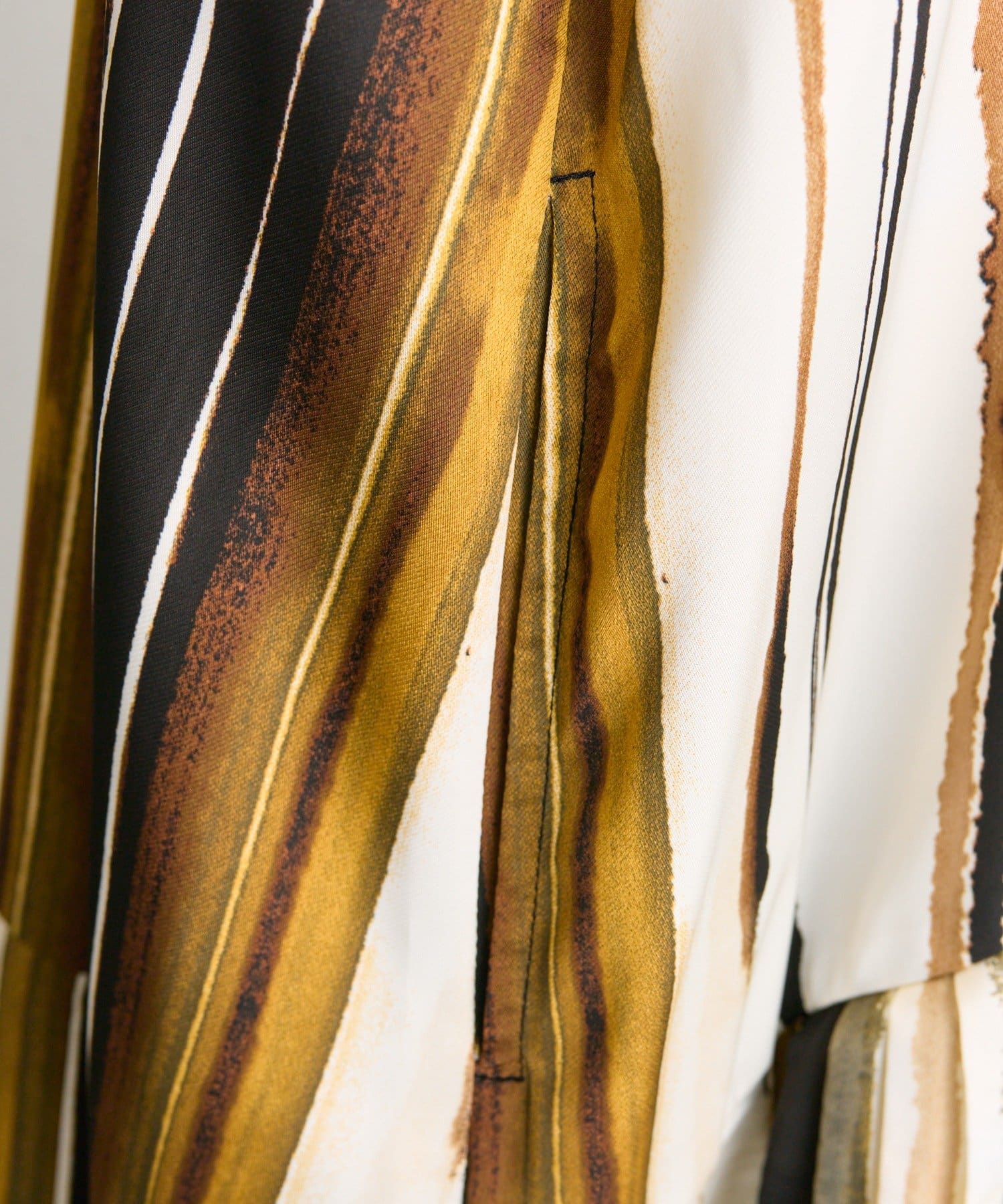 ear PAPILLONNER(イア パピヨネ) 《オケージョン/動画あり》長袖斜めプリーツワンピース【SUM1 STYLE(スミ スタイル)】