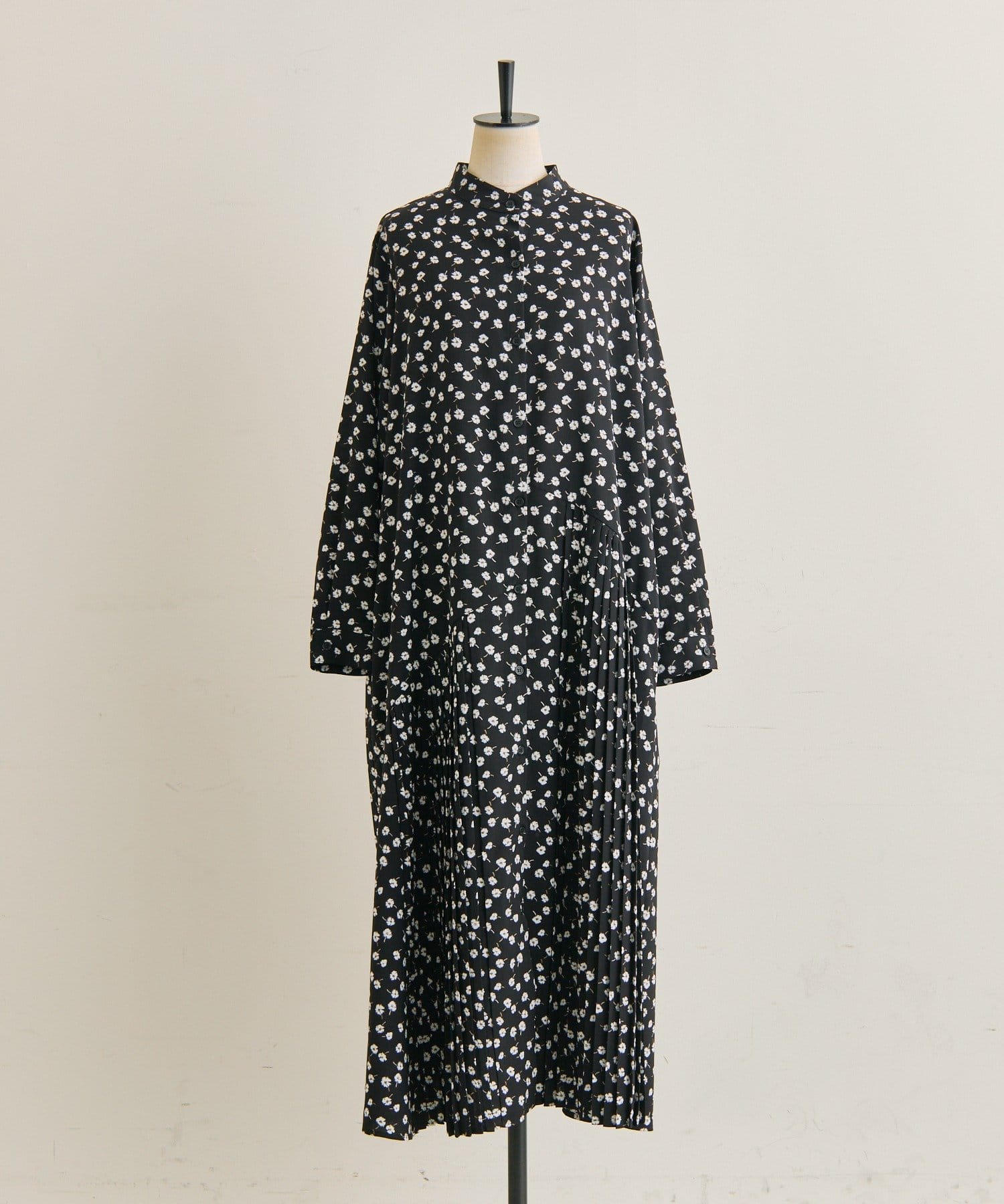 ear PAPILLONNER(イア パピヨネ) 《オケージョン/動画あり》長袖斜めプリーツワンピース【SUM1 STYLE(スミ スタイル)】