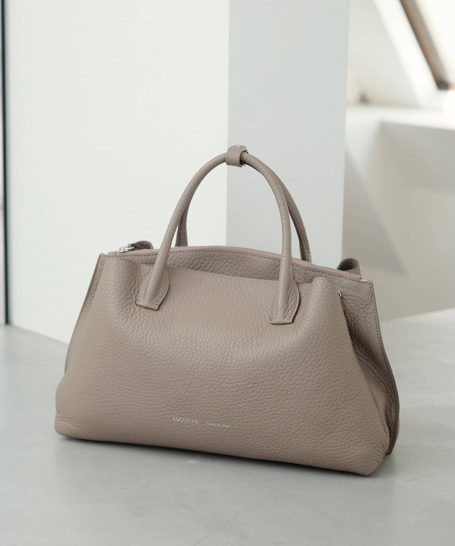 【使用1回・極美品】IACUCCI イアクッチ べラール ハンドバッグ 使用1回・極美品】IACUCCI イアクッチ べラール ハンドバッグ