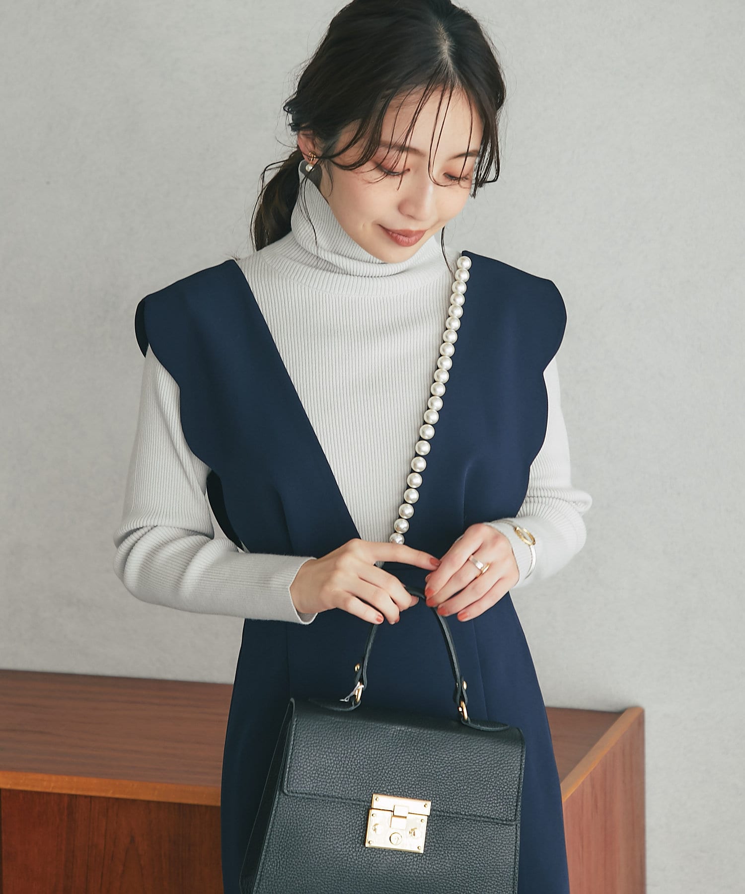 オウレンティ】ストラップ付ワンハンドルバッグ | La boutique