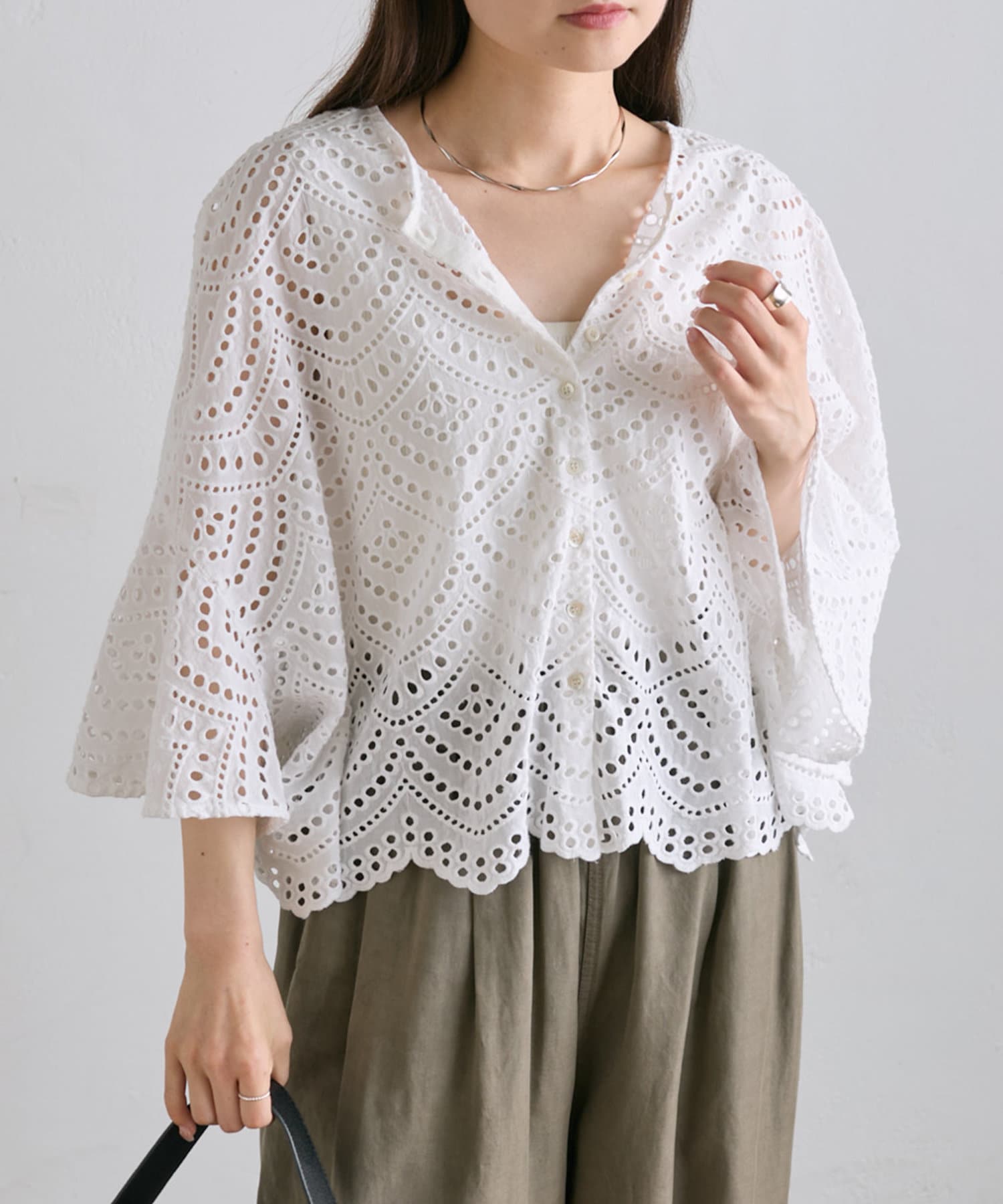 スカラレースフレアスリーブブラウス （CORAL） スカラレースフレアスリーブブラウス （CORAL）
