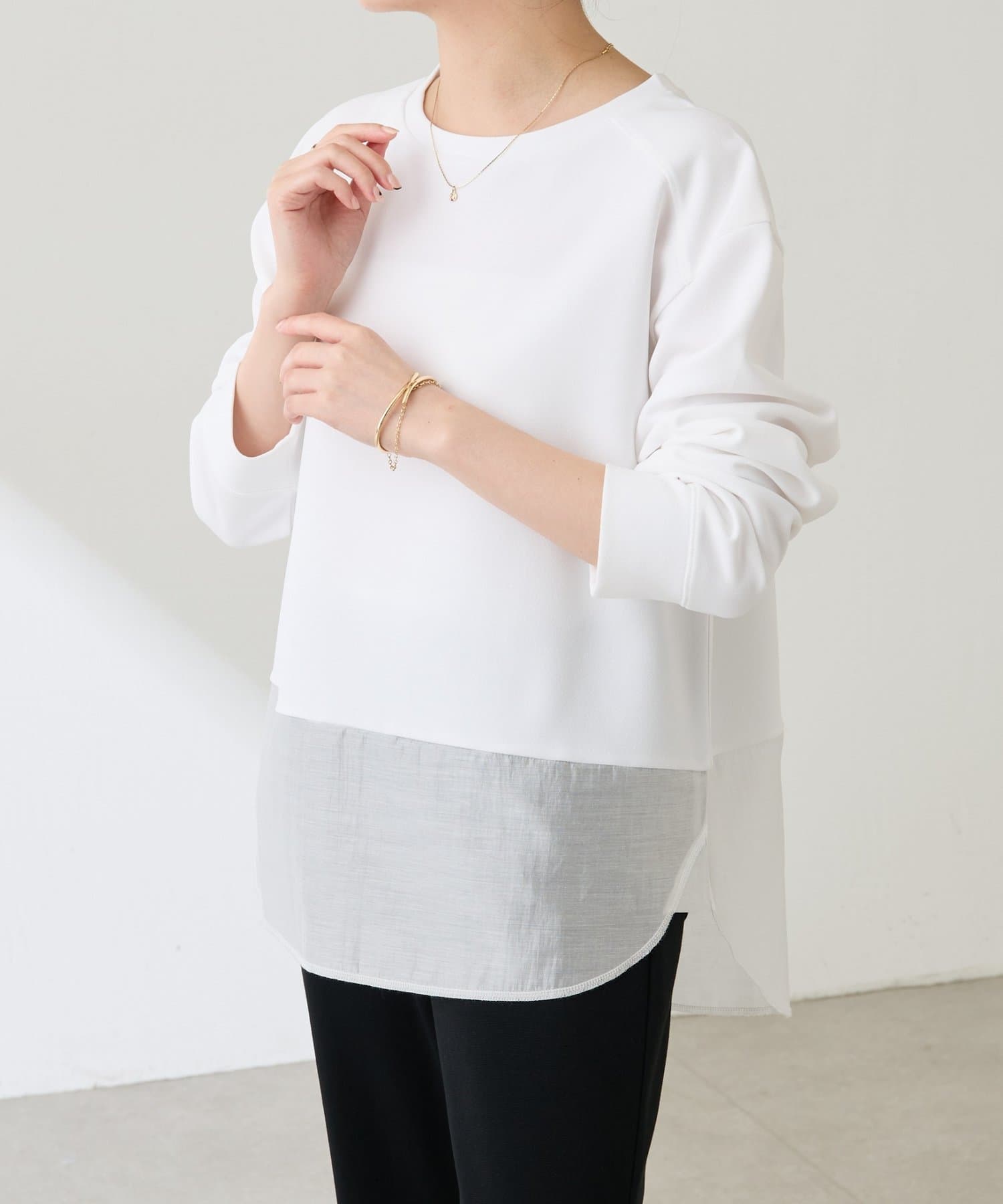 COLLAGE GALLARDAGALANTE ONLINE LIMITED ITEM一枚でも、スウェットやジャケットとレイヤーできる万能インナー※裾がシアーに切り替わっている新色が登場！（カラー名：