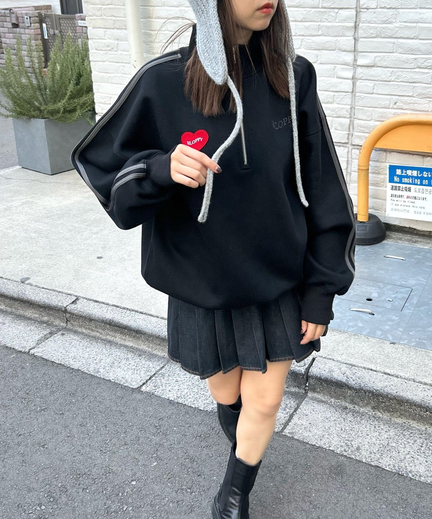 WHO'S WHO gallery】ハートワッペン裏起毛ハーフジップスウェット