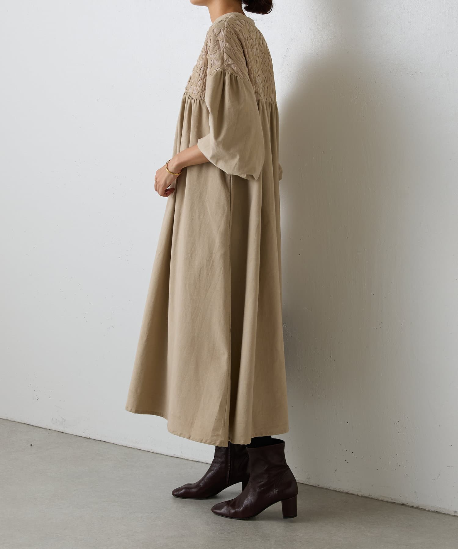 コーデュロイアップリケ刺しゅうワンピース | BEARDSLEY(ビアズリー  