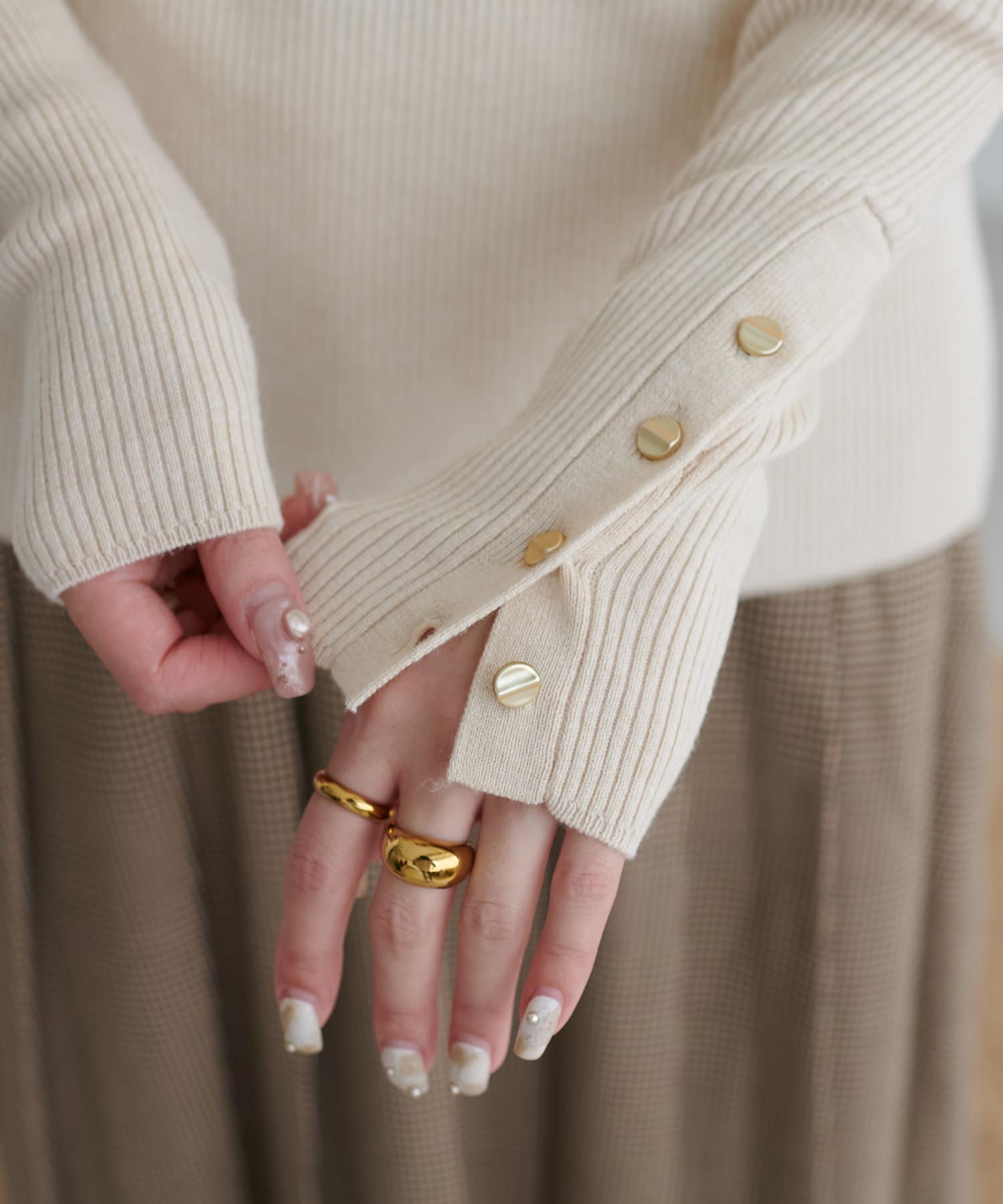 DISCOAT(ディスコート) 【newボタン/25色展開】リブ袖口ボタンタートル《WEB限定カラーあり》