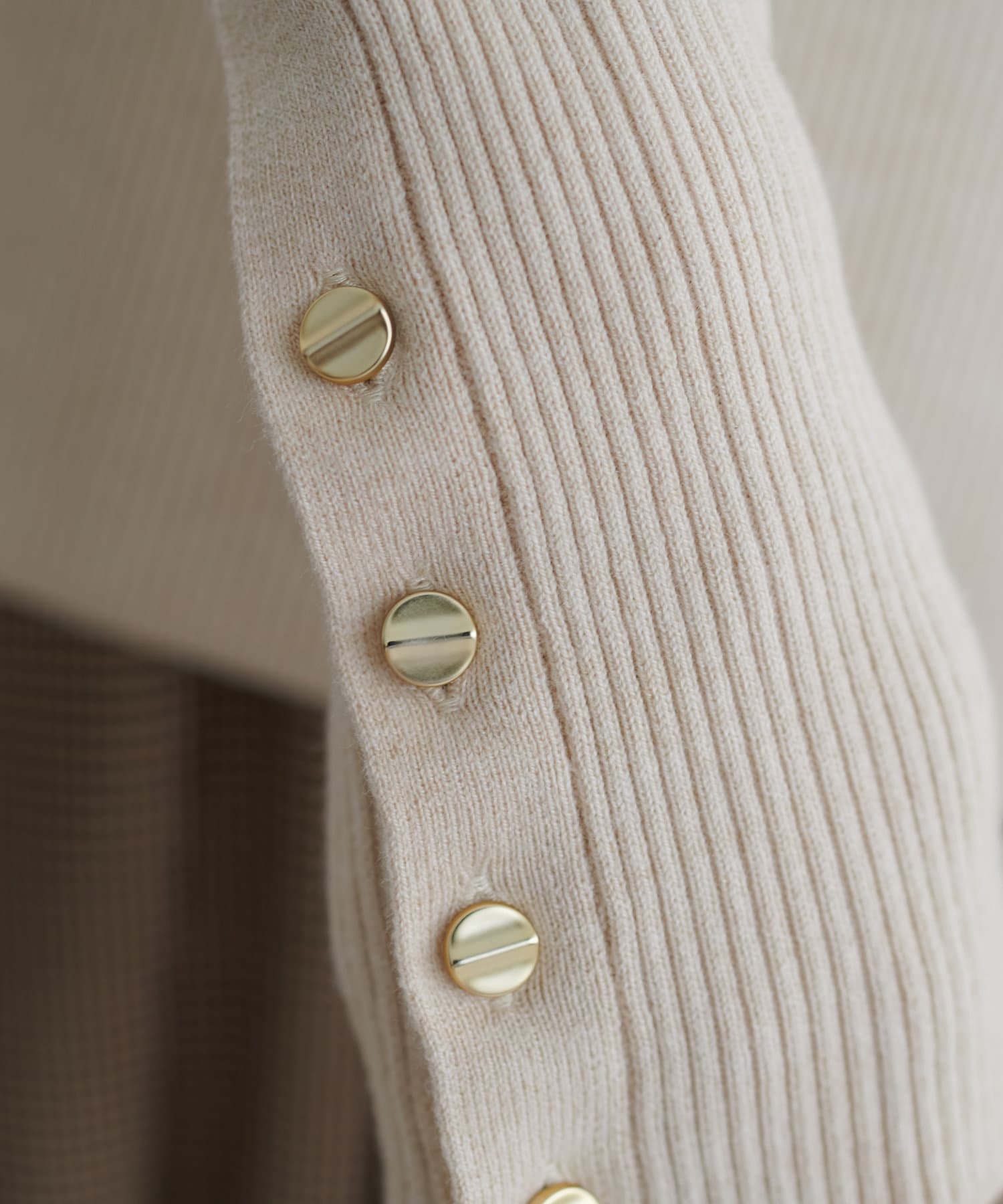 DISCOAT(ディスコート) 【newボタン/25色展開】リブ袖口ボタンタートル《WEB限定カラーあり》