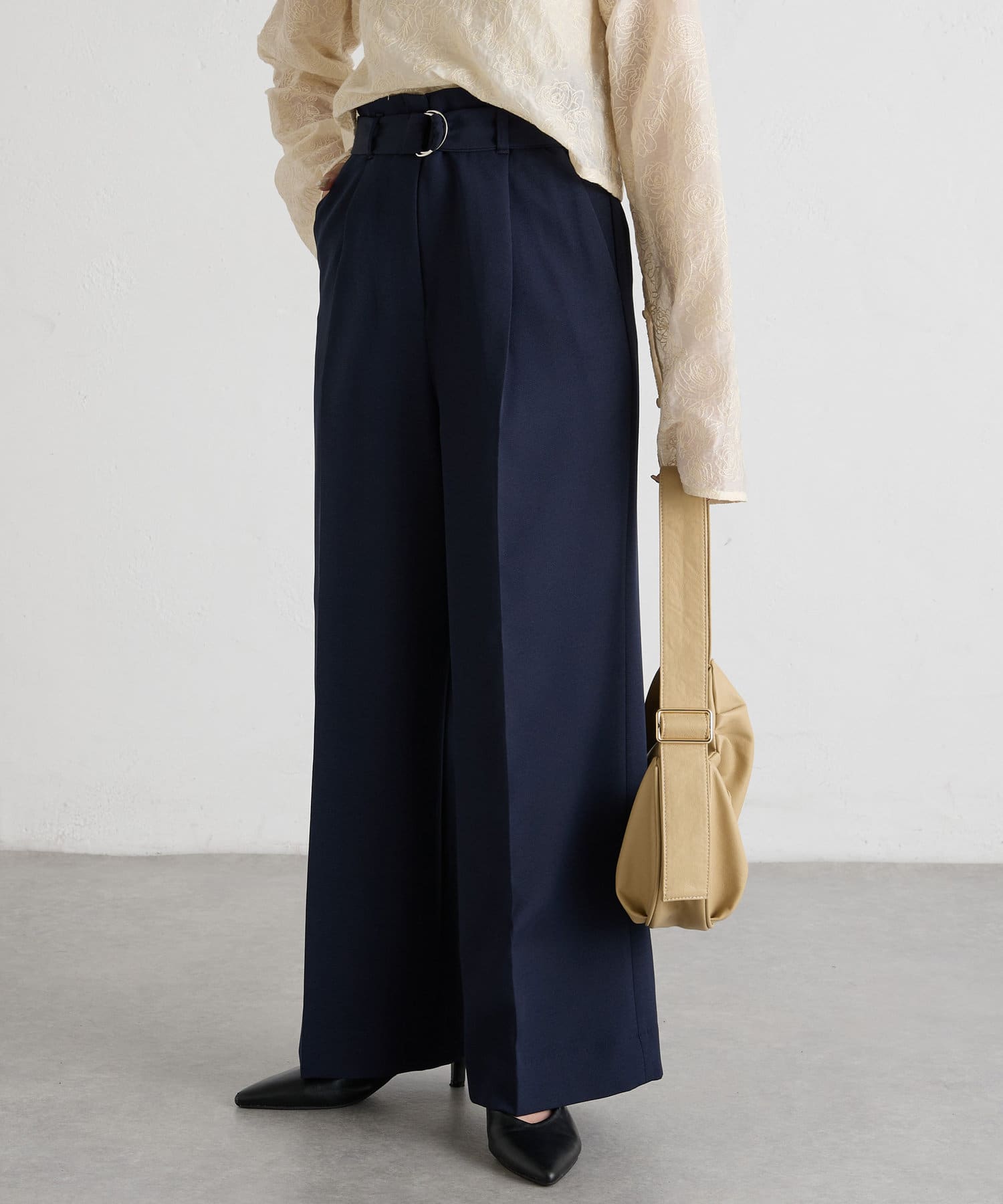 【値下げ】attisession ベルト2タックワイドパンツ　ネイビー 値下げ】attisession ベルト2タックワイドパンツ ネイビー 【公式通販】