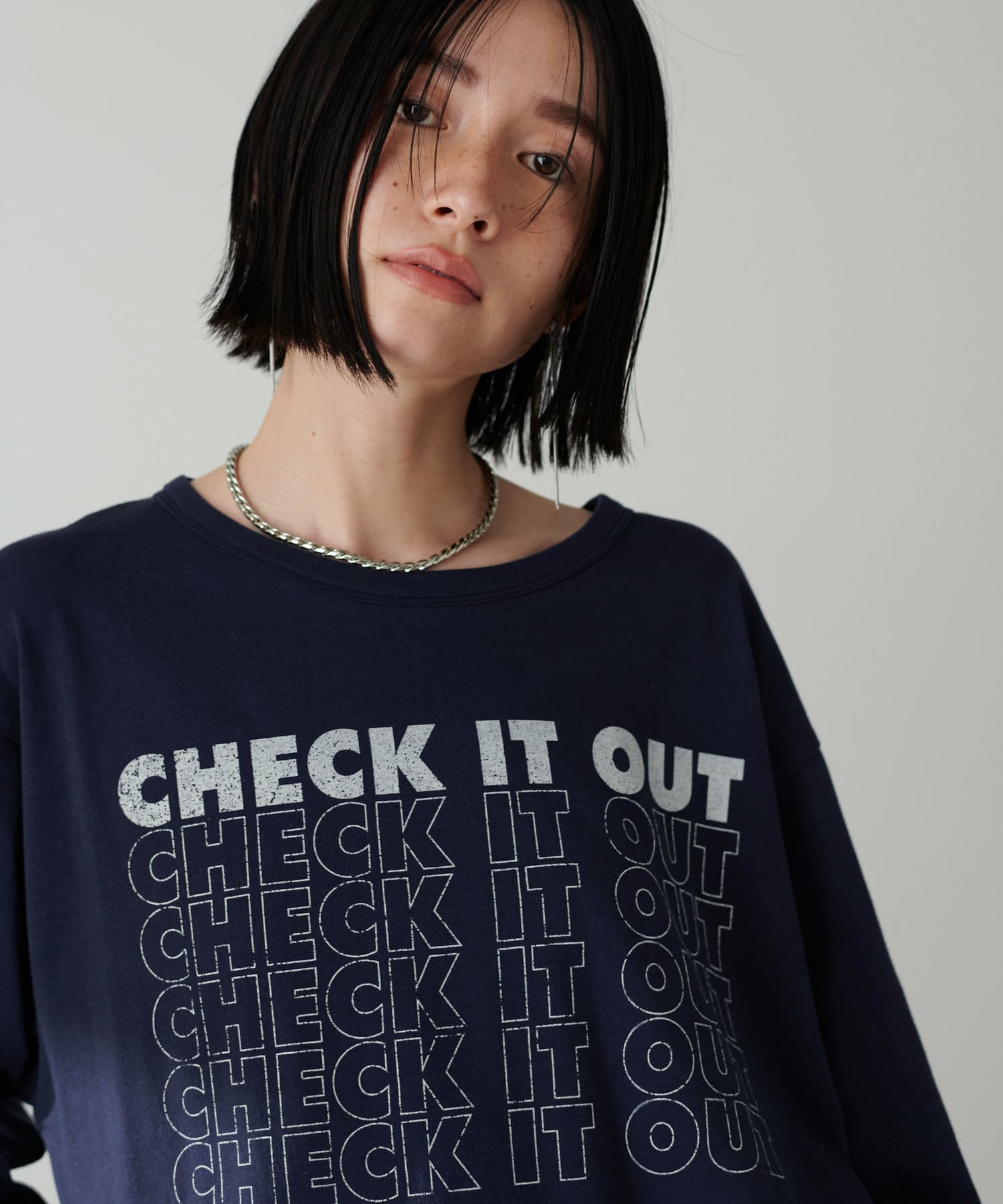 LARUTA(ラルータ) CHECK IT OUT ロゴT