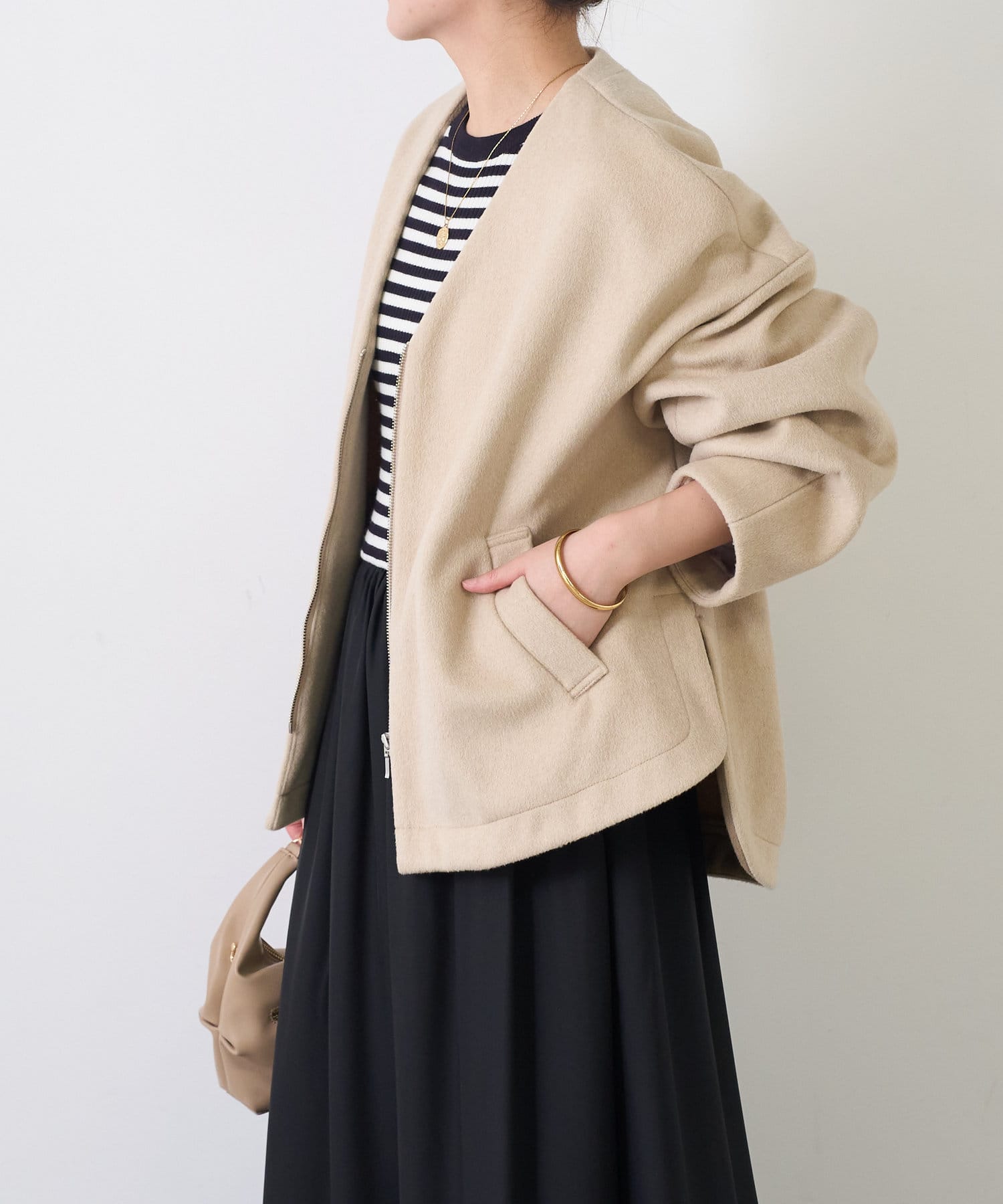 ショート丈コート】サイドカーブVネックコート | COLLAGE  